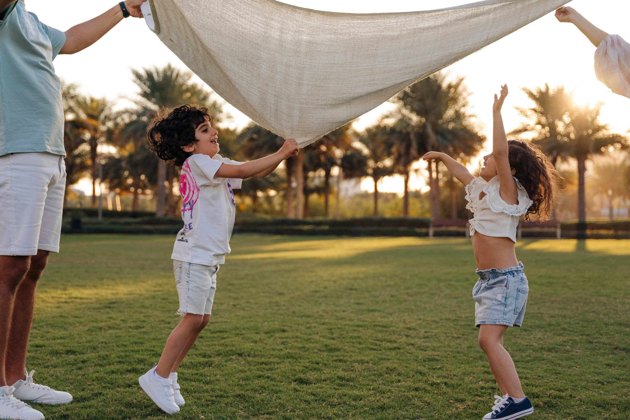 Family fun and play in the park. Angela Iakovleva — Family Photographer in Dubai