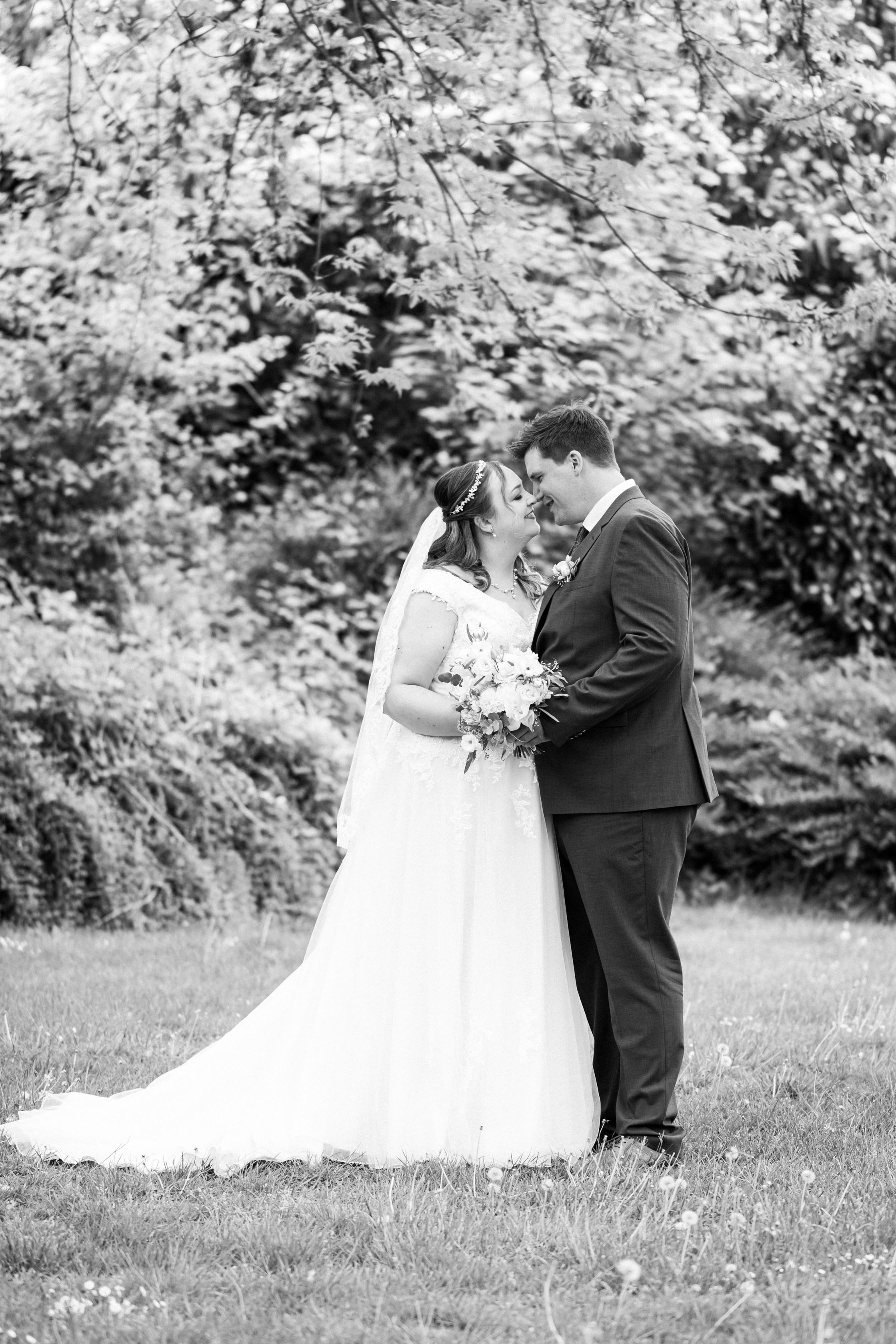 Kirchliche Trauung in Oerlinghausen – Emotionale Hochzeitsfotos & Stilvolle Reportagen!. Hochzeitsfotografin in Gütersloh | Authentische Hochzeitsreportagen | TK Photographie