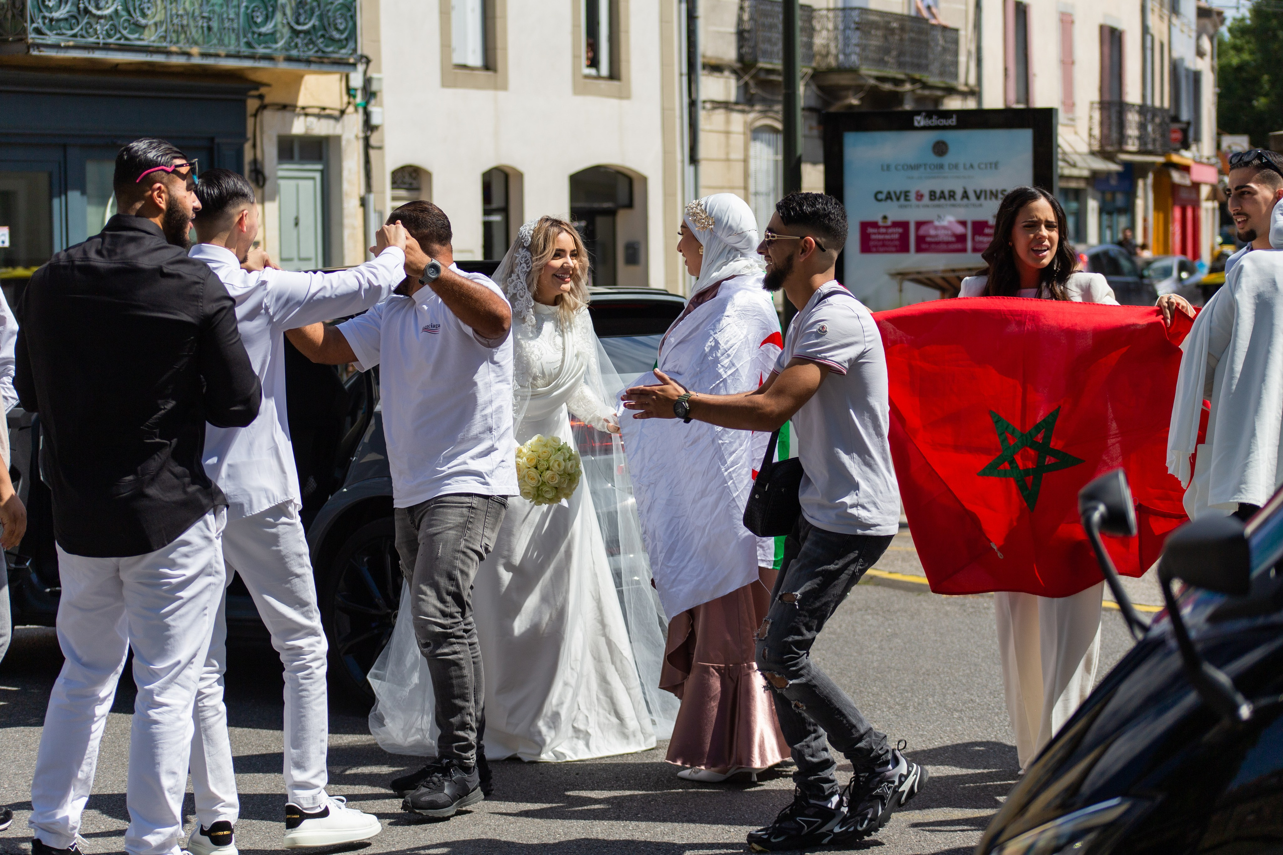 Yassine et Sahra. Studio photo « Partage ton bonheur » – Photographe famille près de Châtellerault, Poitiers et Tours