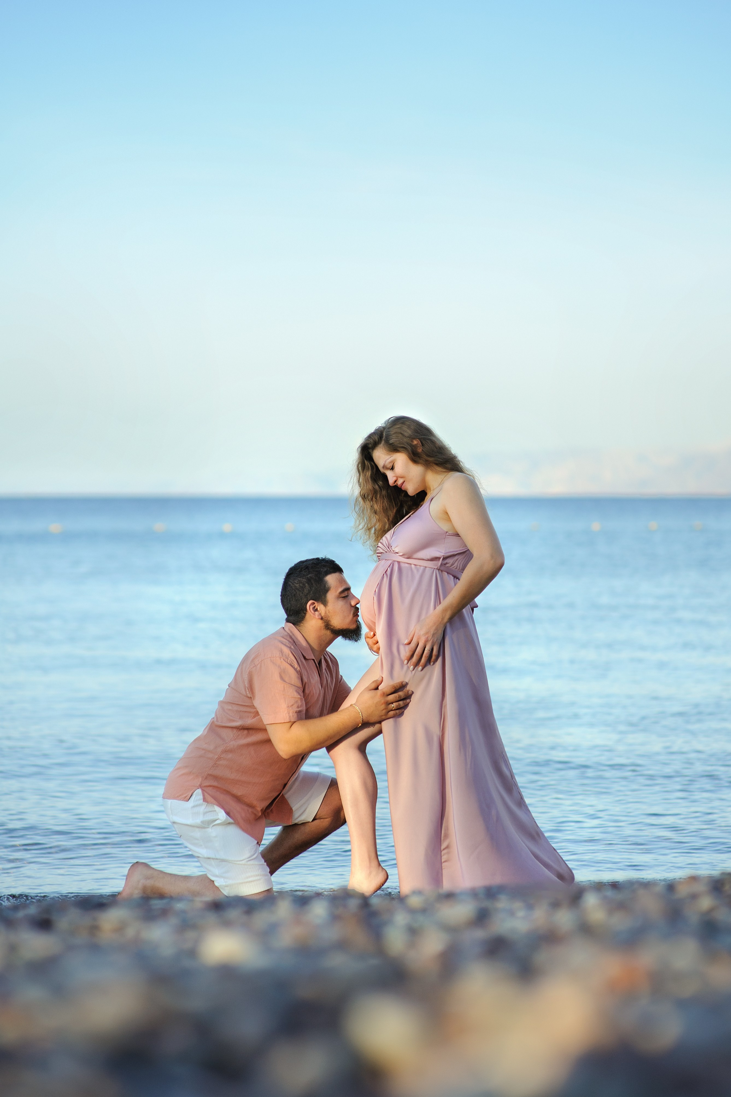 Julia & Dmitriy pregnancy photoshoot on the Red seacoast. צלמת משפחה ילדים הריון וסיפורי אהבה באילת ישראל אולגה אמצ'יסלבסקי