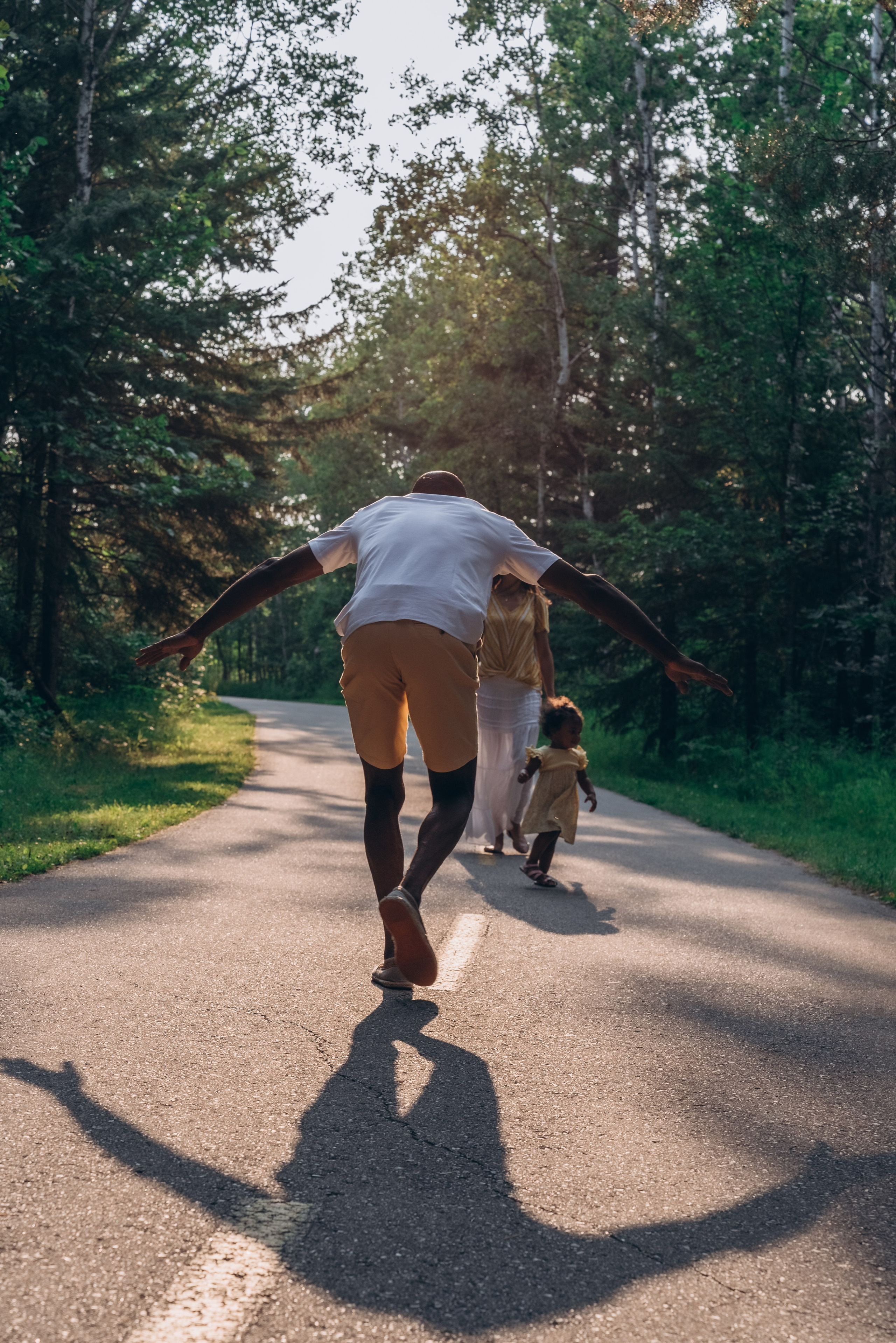 Family in Birds Hill. Photographer Viktoriia Skavronskaya