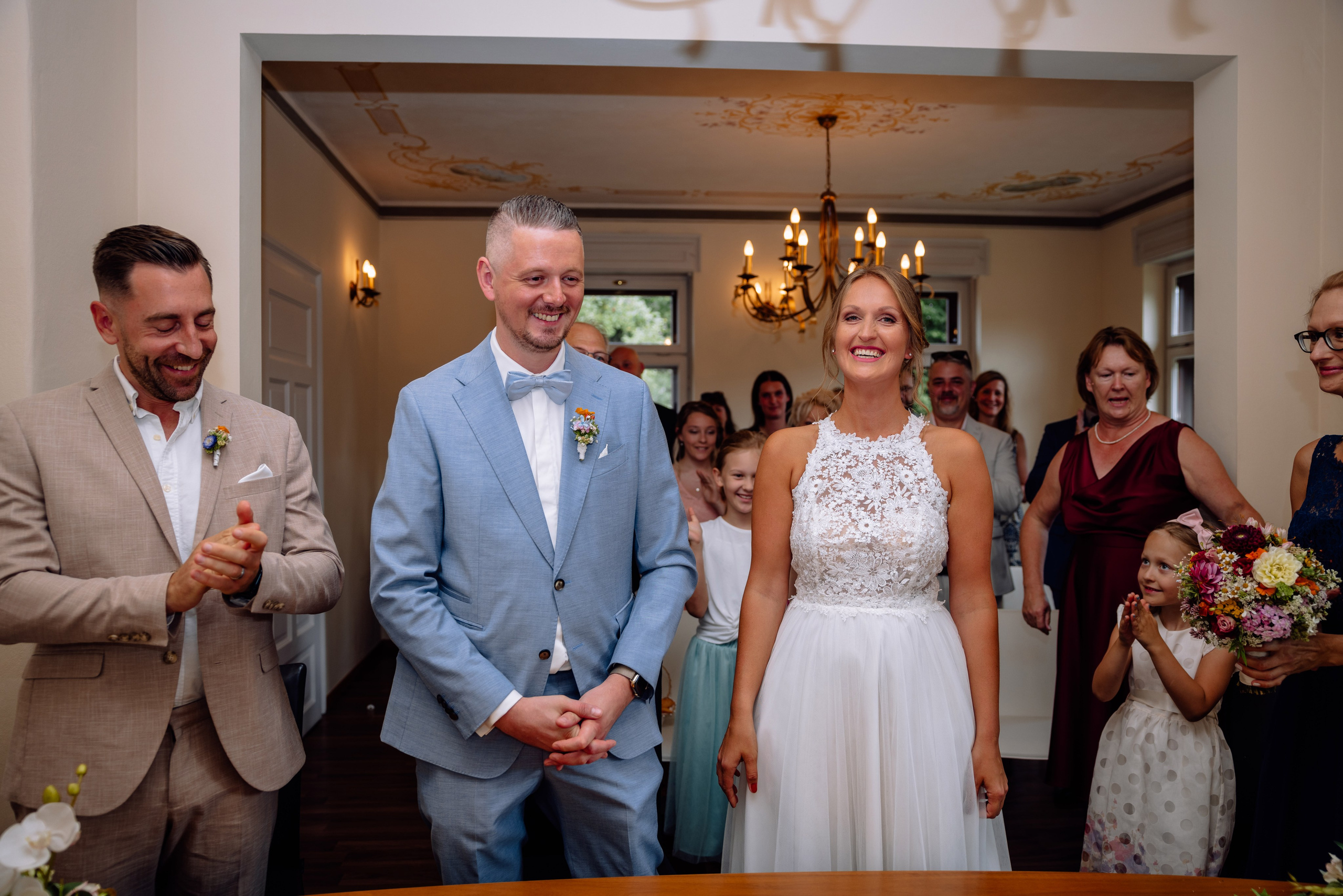 Sandra und Kevin: Standesamt Unterföring und Friedensengel. Hochzeitsfotograf München Taufe Familienfotograf Tanja Mauke