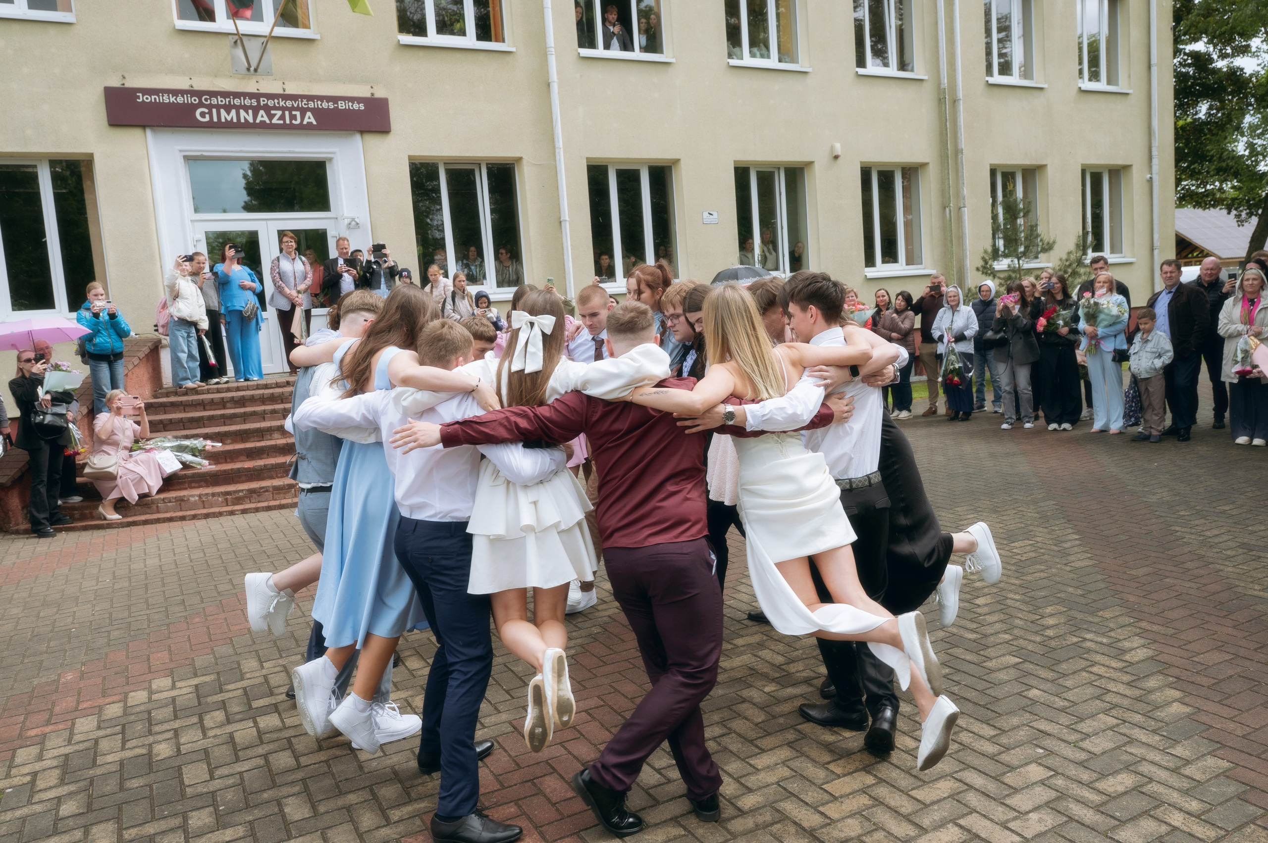 Paskutinis skambutis Joniškėlyje. Vestuvių fotografė Santa Jonuškė | Šiaulių apskritis, Panevėžio apskritis ir visa Lietuva