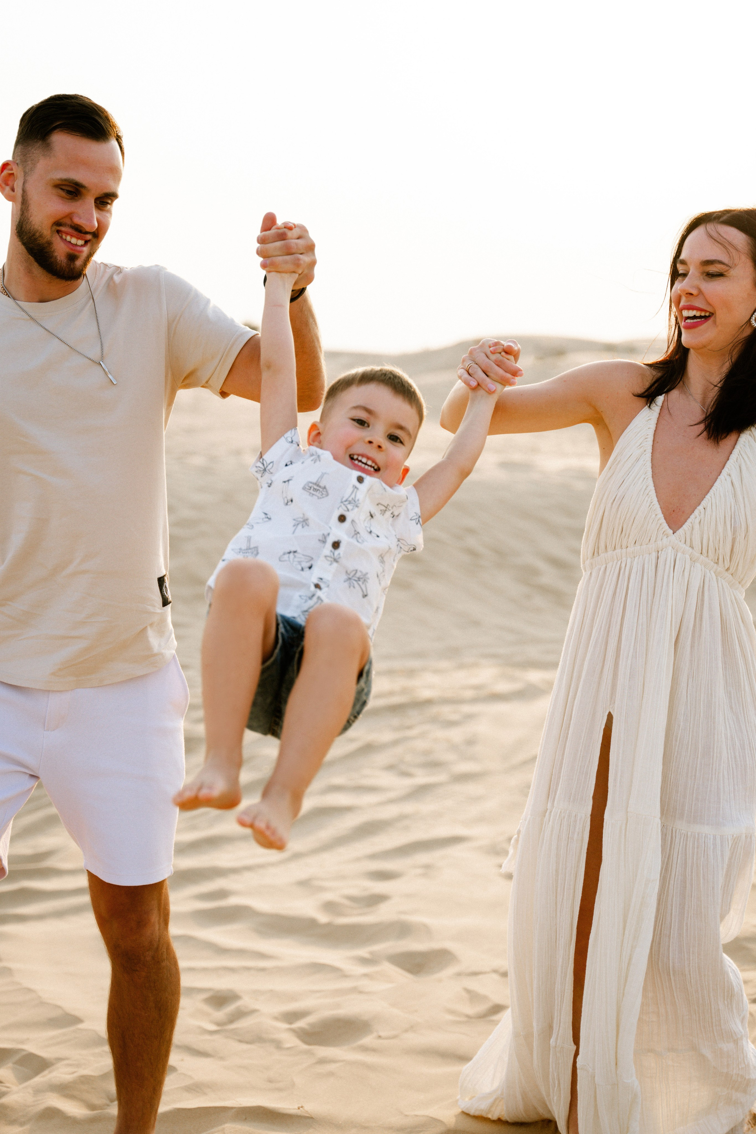 Desert play and fun. Angela Iakovleva — Family Photographer in Dubai