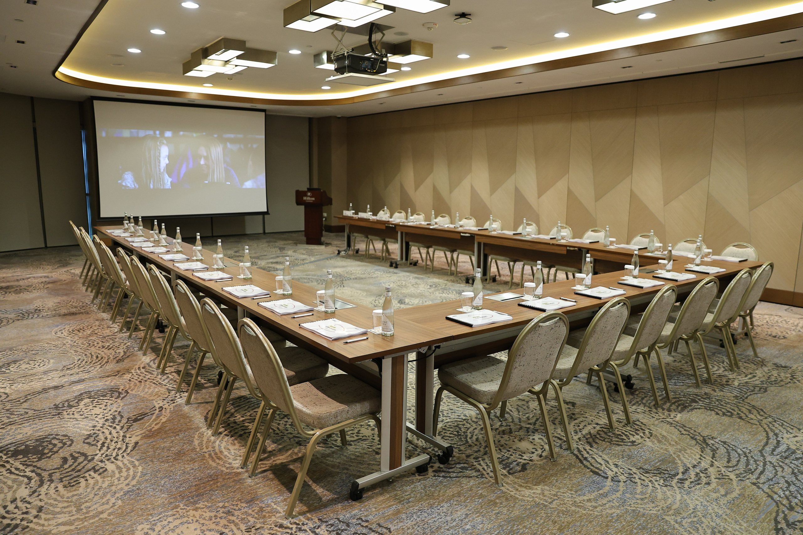 Презентация Apple education Uzbekiston. Создает увлекательные учебные материалы. Профессиональная Фото-Видео Студия Геннадия Нестеренко | Ташкент и Весь Узбекистан