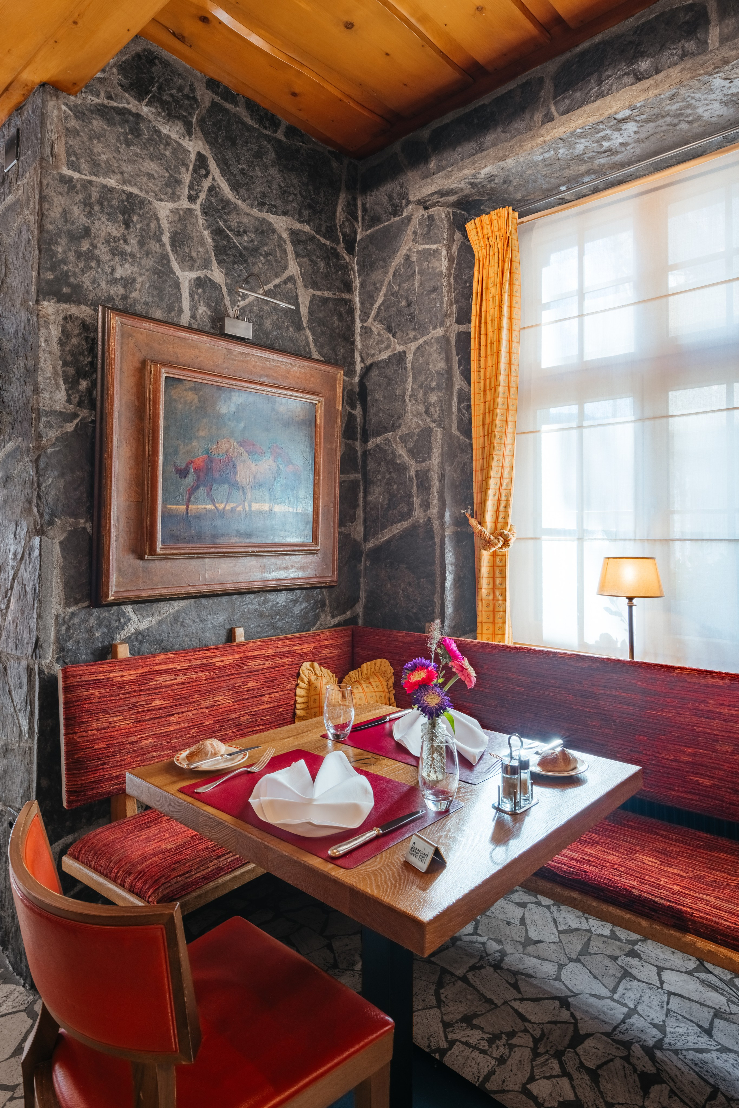 Hotel Kreuz Post, GRINDELWALD, Kt. BERN. Hallo! Ich bin Elena und arbeite als Immobilienfotografin