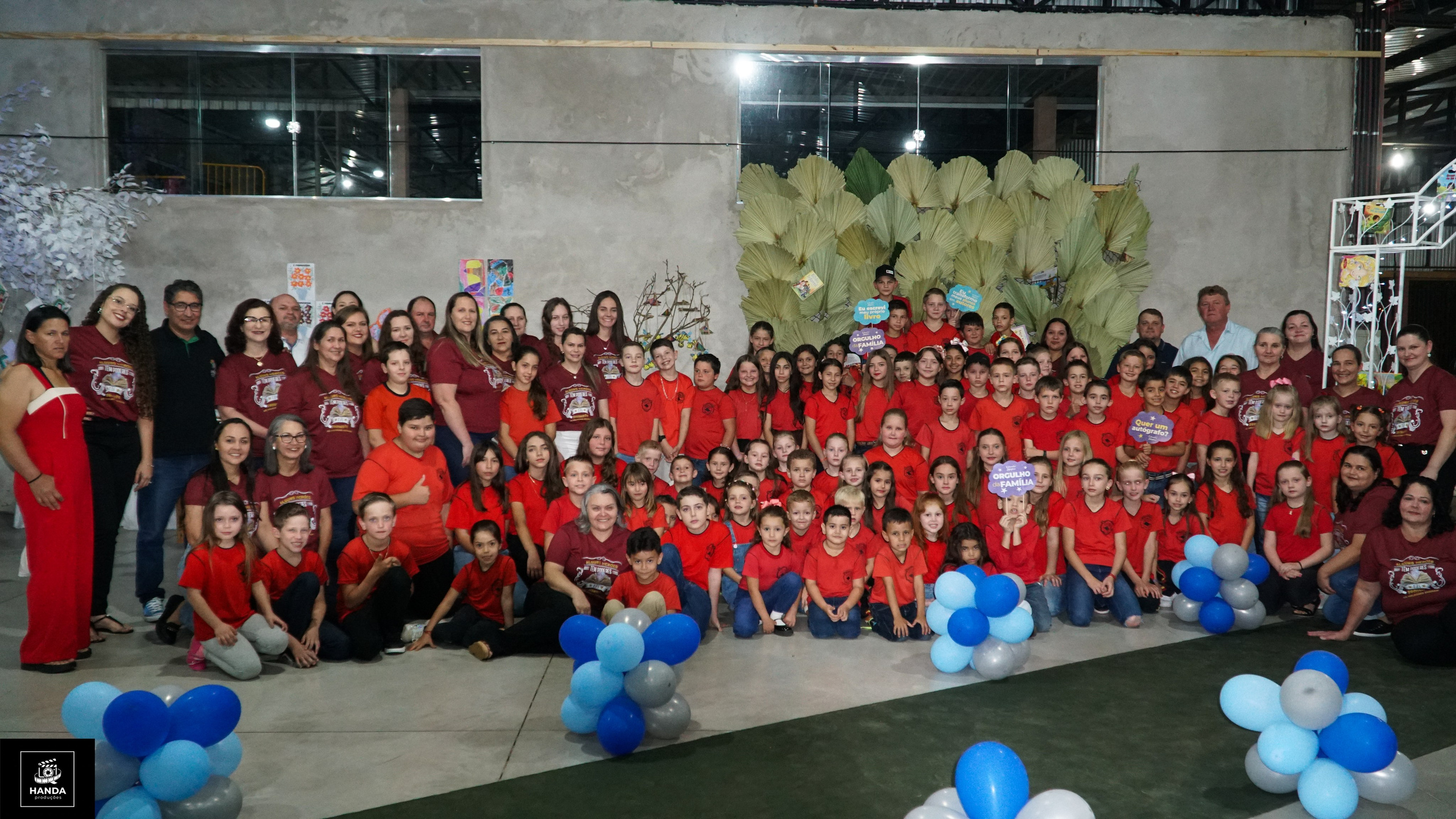 Noite autógrafos colégio Aurélio Buarque de Holanda. Handa Produções