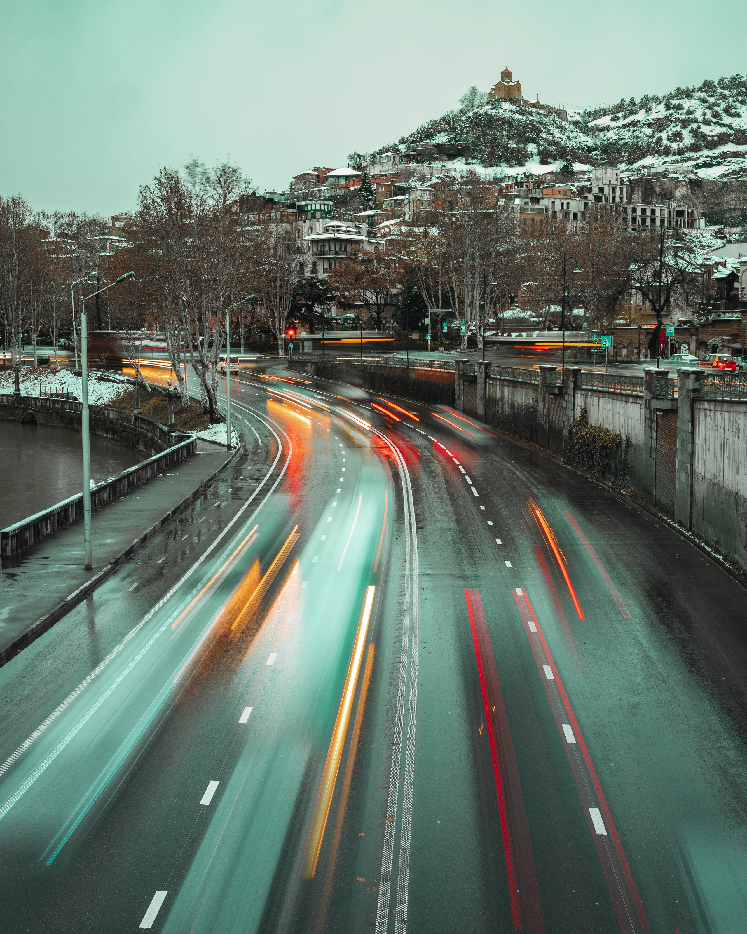 T B I L I S I. Bspander