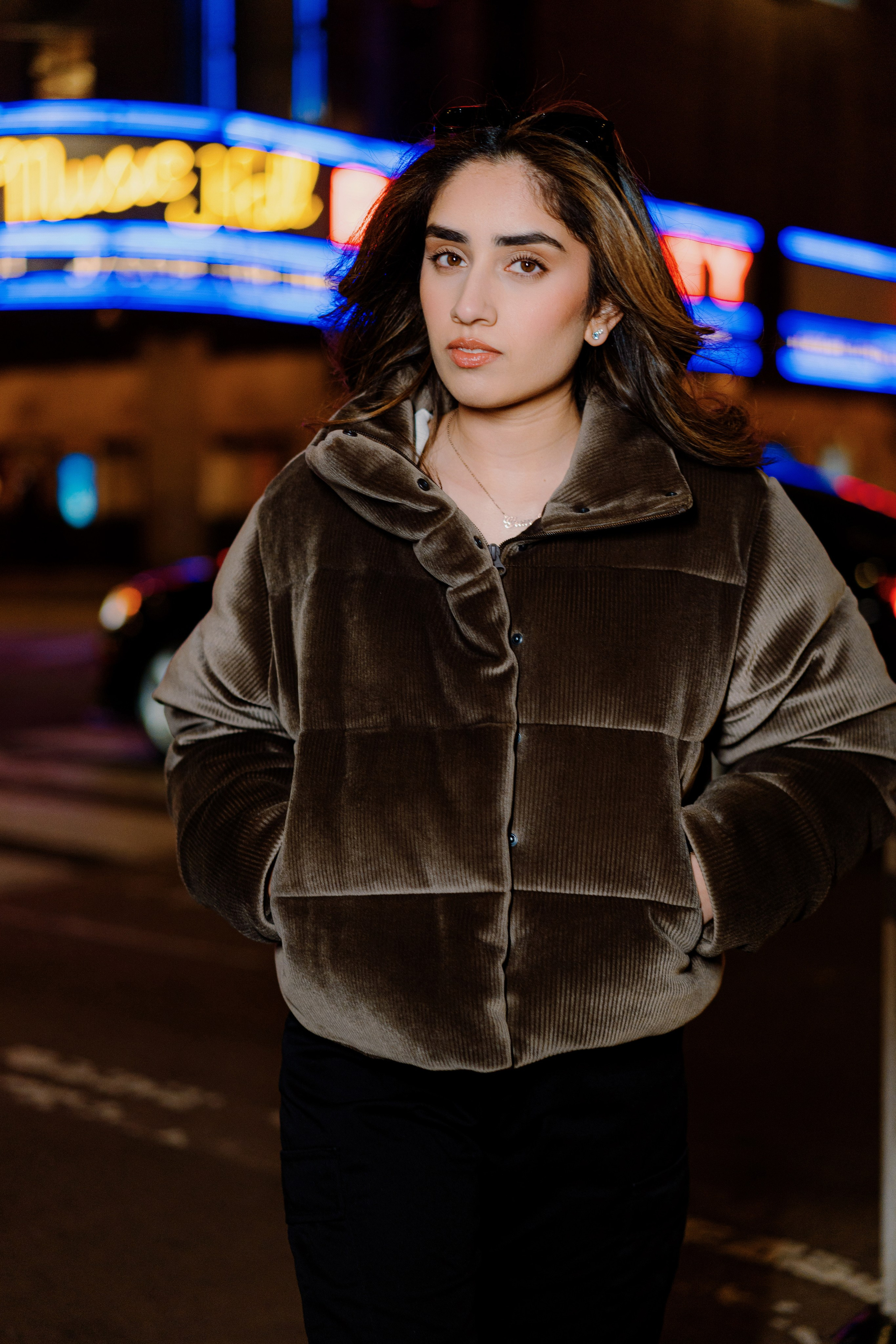 Two sisters in Times Square. Videographer and photographer in New York // MAKAROV.VIDEO