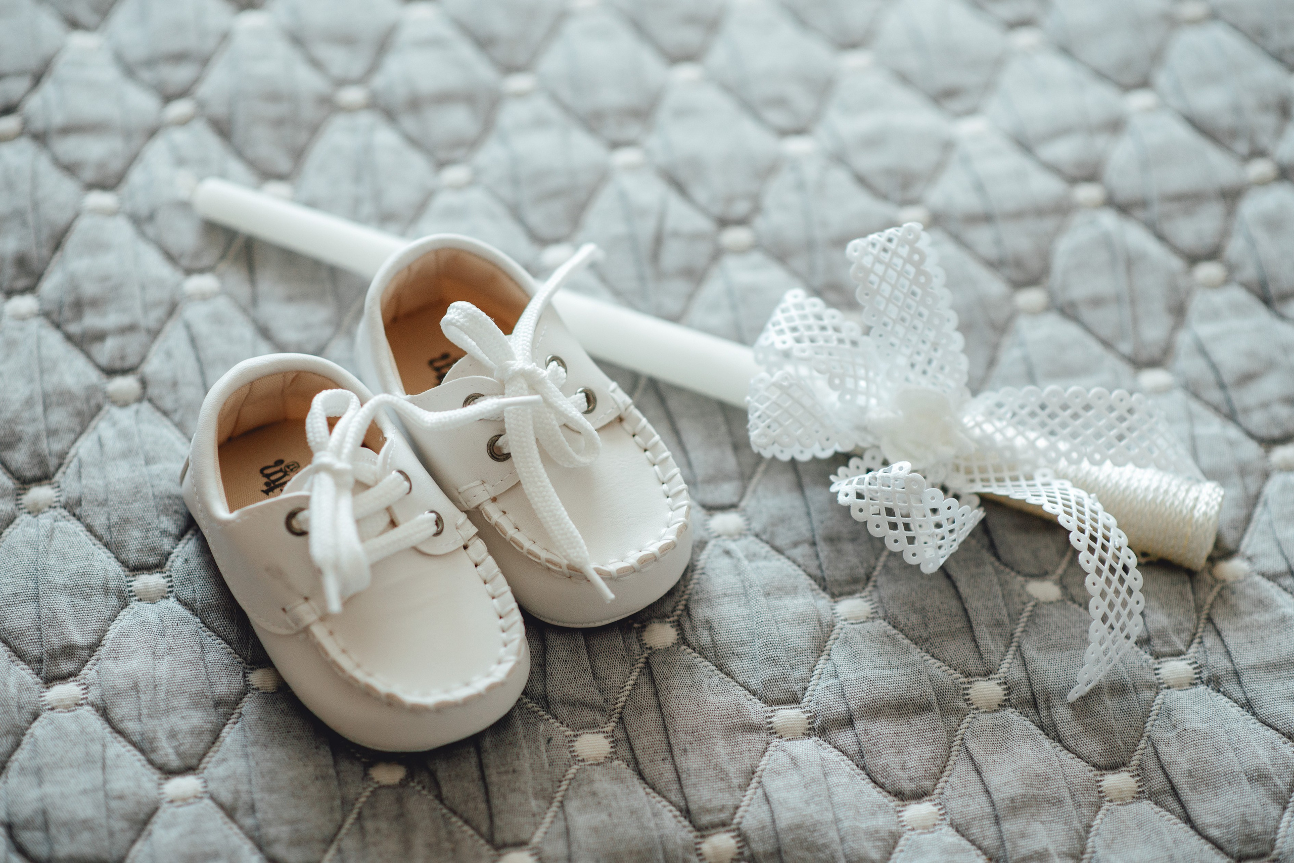 Krikštynos, krikštas, krikštynų fotosesija, ceremonija, bažnyčia krikštynų pasiruošimo fotografavimas. Krikštynų fotografas Vilnius Trakai kaina krikštynų fotografavimas fotografė personal.lt photogrpahy kainos šeima, vaikai profesionali natūrali meninė reportažinė klasikinė fotosesija, krikštynų fotosesija gamtoje