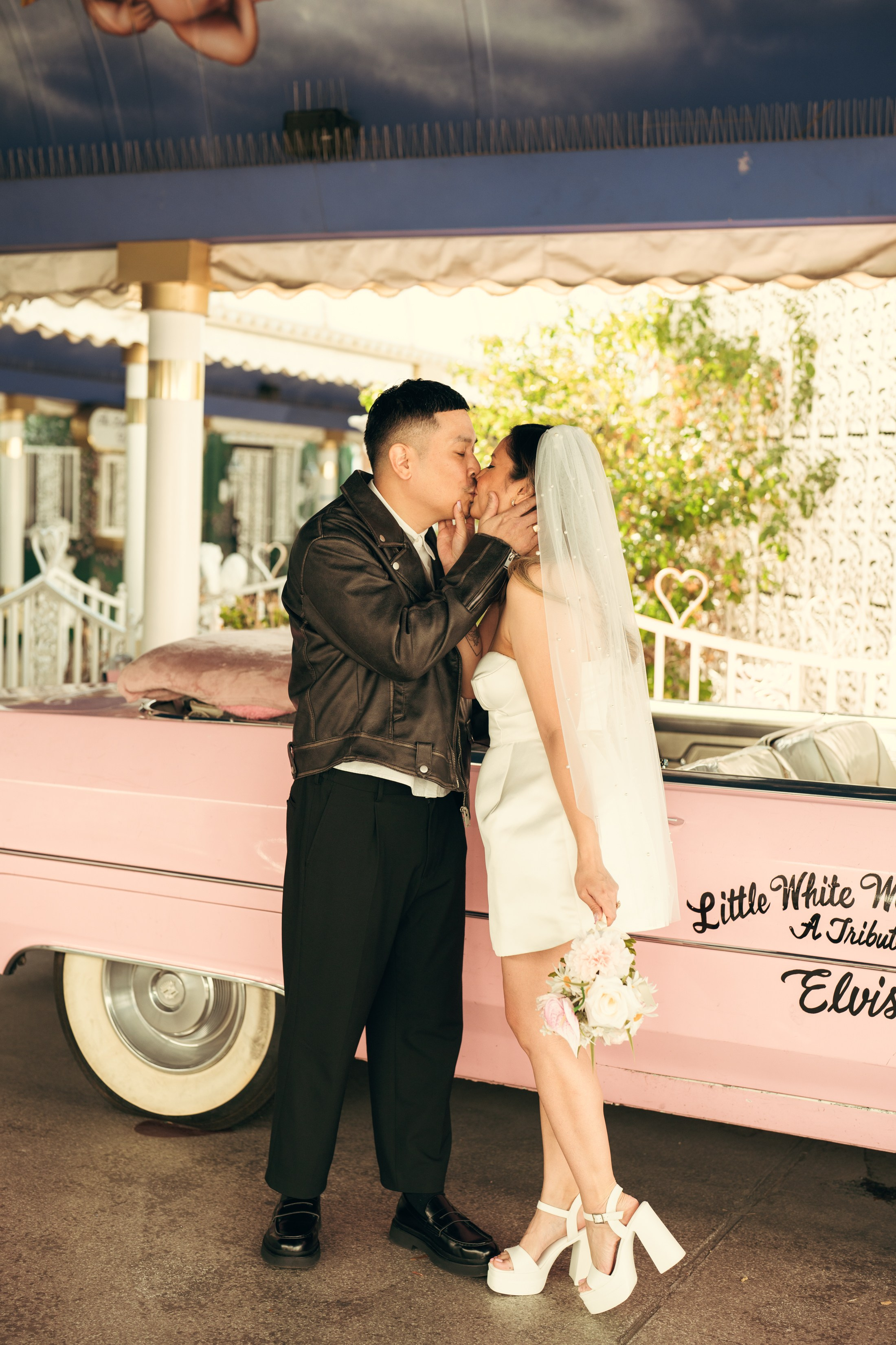 Louise&Harold. Wedding & elopement photographer Viktoriya Kravtsov. Las Vegas