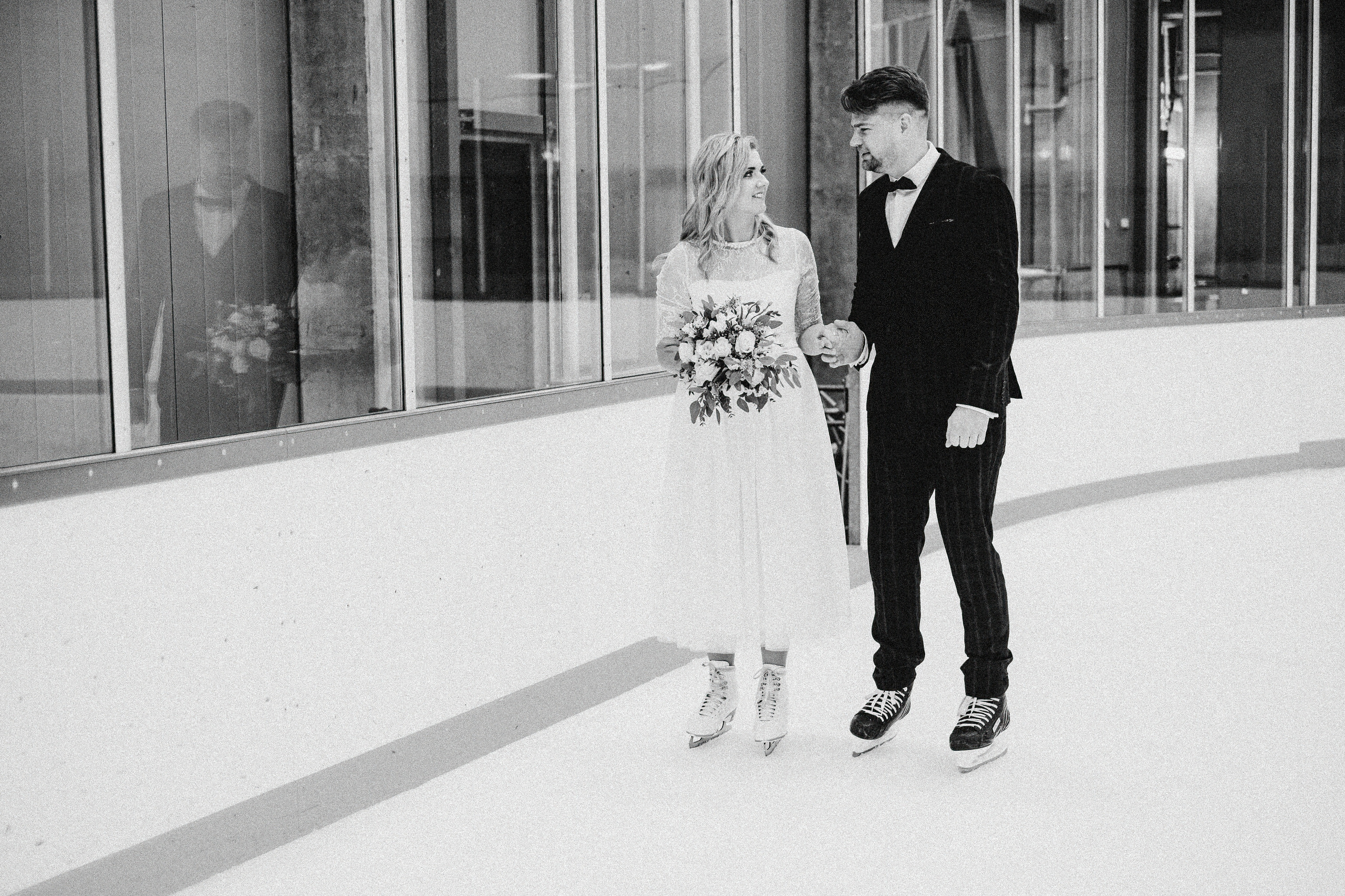 Kāzu fotosesija ziemā | Elīna un Mārtiņš. Kāzu × Ģimenes notikumu fotografs Edgars Kalniņš