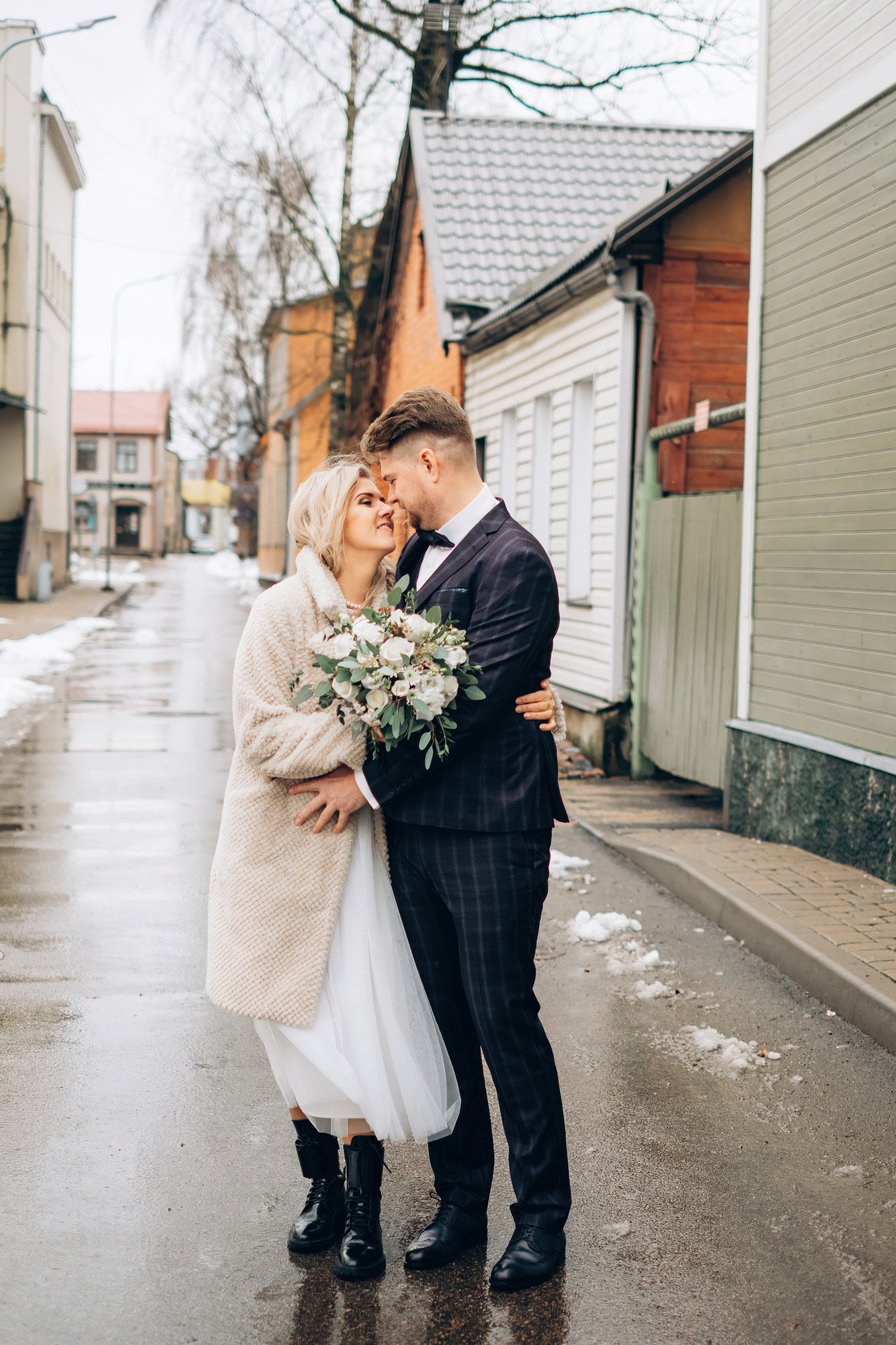 Kāzu fotosesija ziemā | Elīna un Mārtiņš. Kāzu × Ģimenes notikumu fotografs Edgars Kalniņš