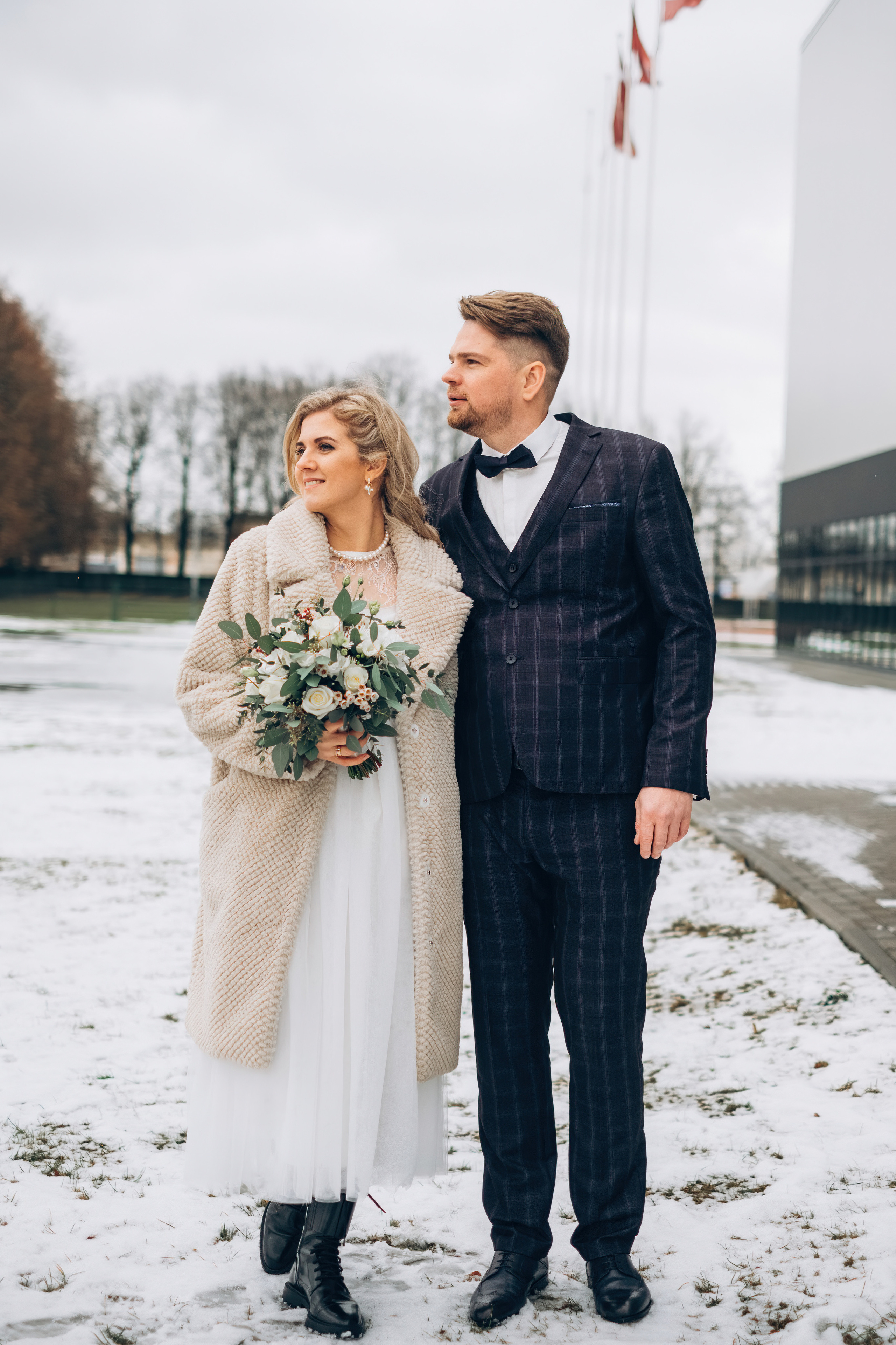 Kāzu fotosesija ziemā | Elīna un Mārtiņš. Kāzu × Ģimenes notikumu fotografs Edgars Kalniņš