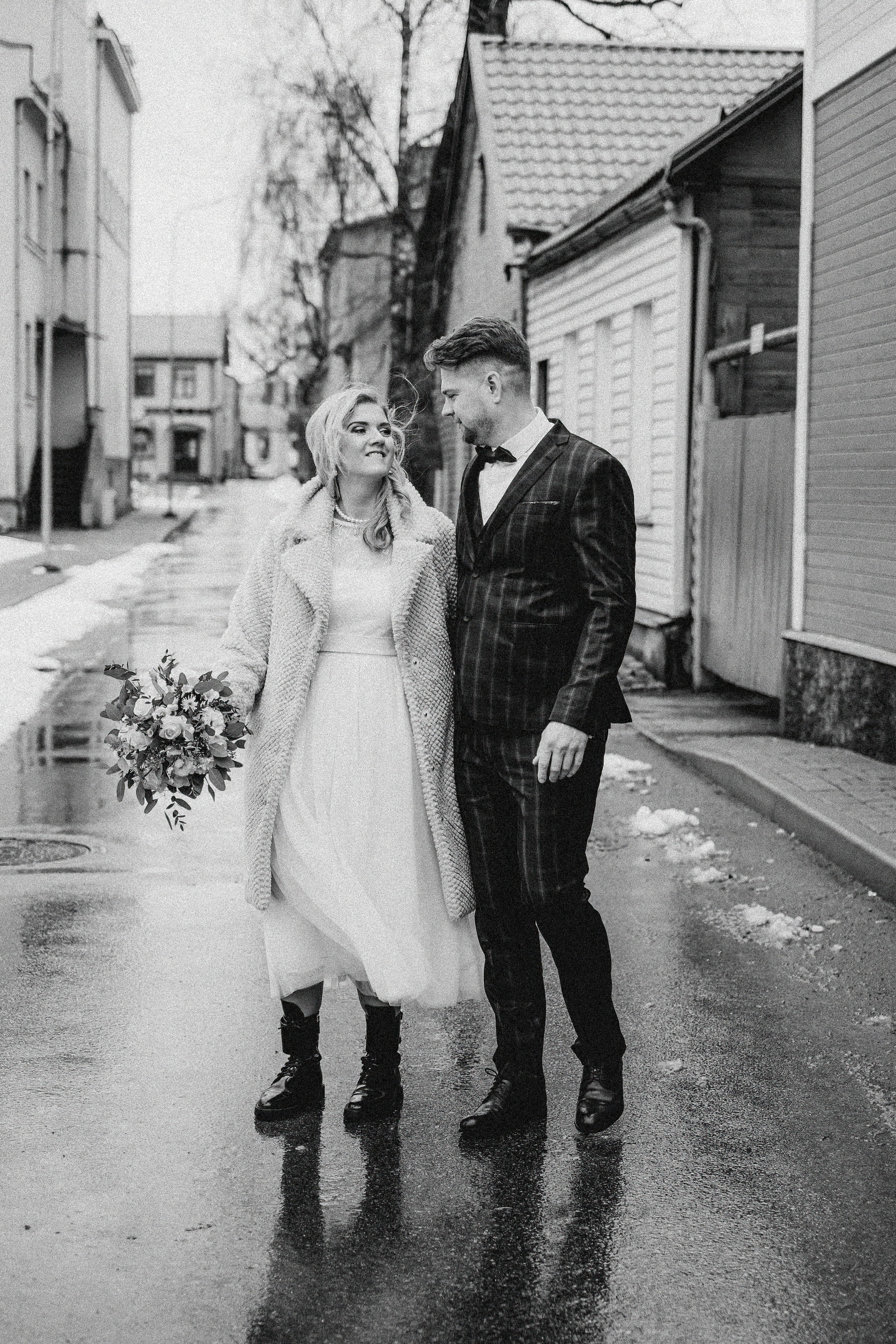 Kāzu fotosesija ziemā | Elīna un Mārtiņš. Kāzu × Ģimenes notikumu fotografs Edgars Kalniņš