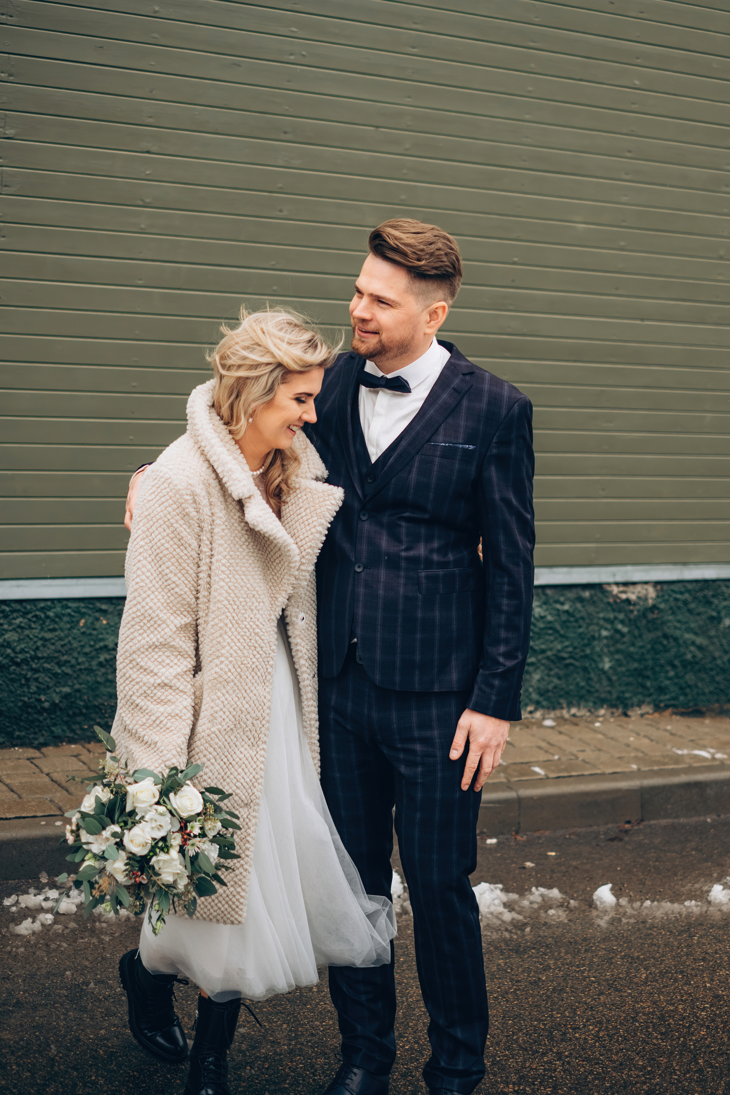 Kāzu fotosesija ziemā | Elīna un Mārtiņš. Kāzu × Ģimenes notikumu fotografs Edgars Kalniņš