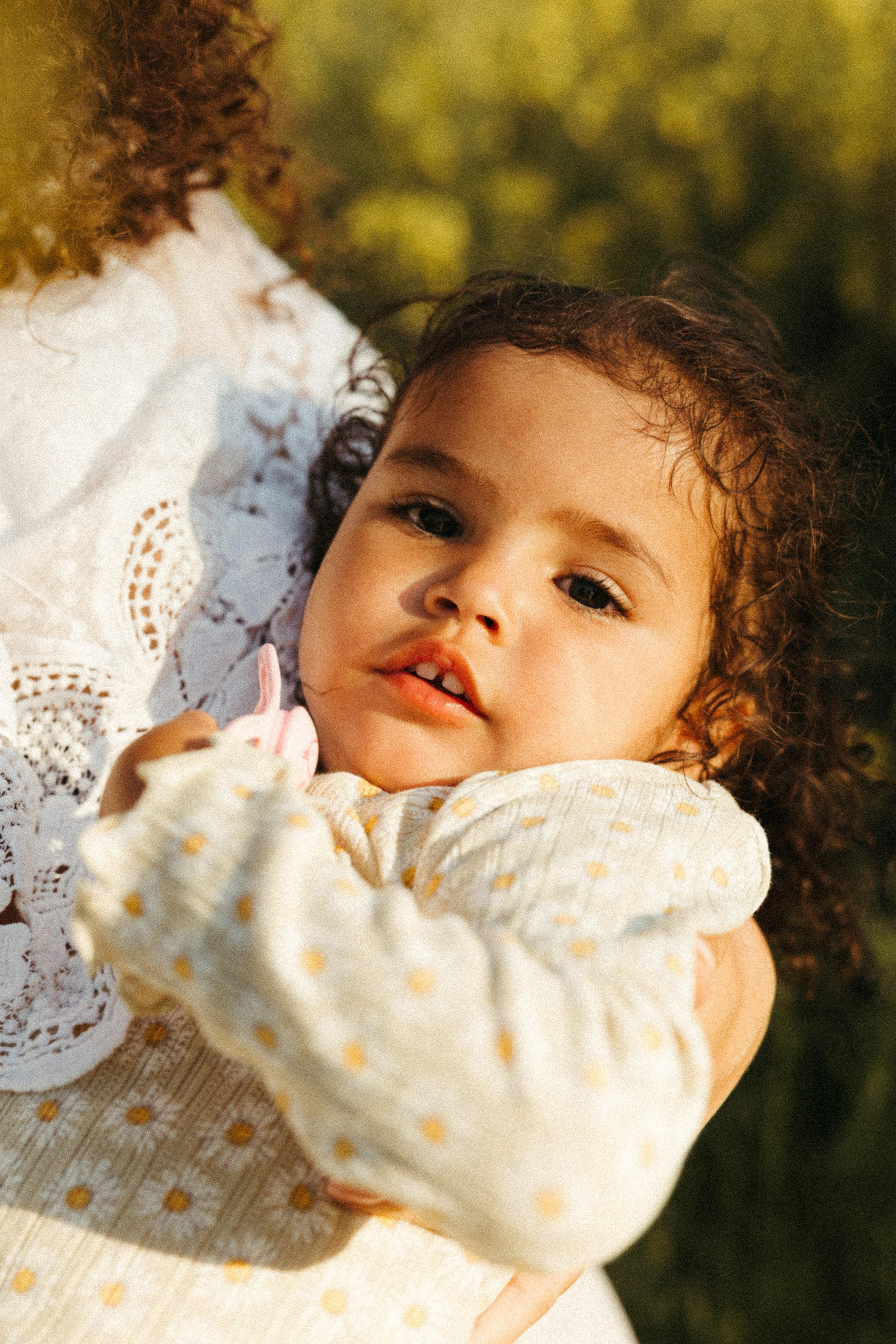 Mädels unter sich. Familienfotografin in Bern, Schweiz