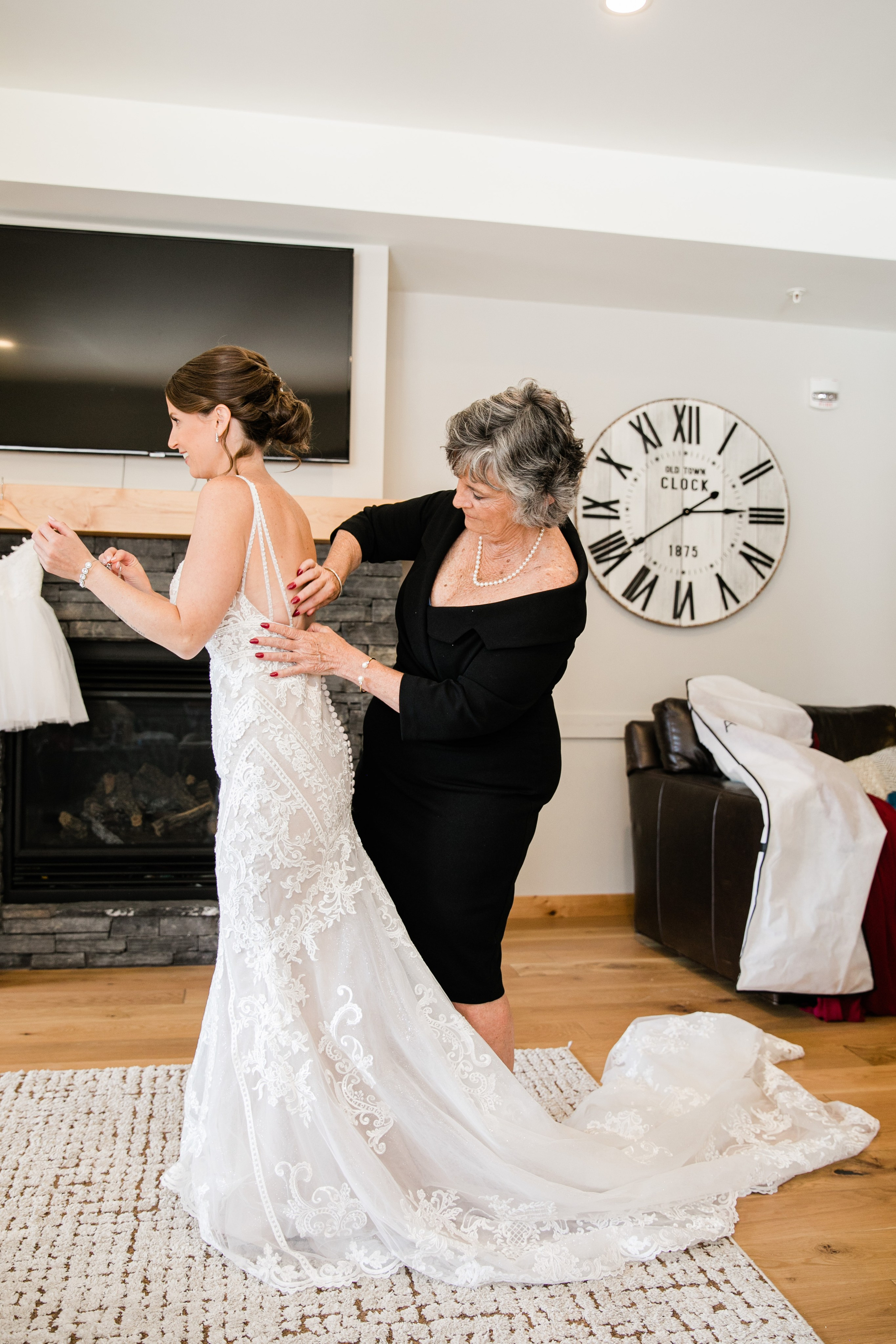 Kayla Hagen — Getting Ready Photos. Fotografía accesible en Calgary