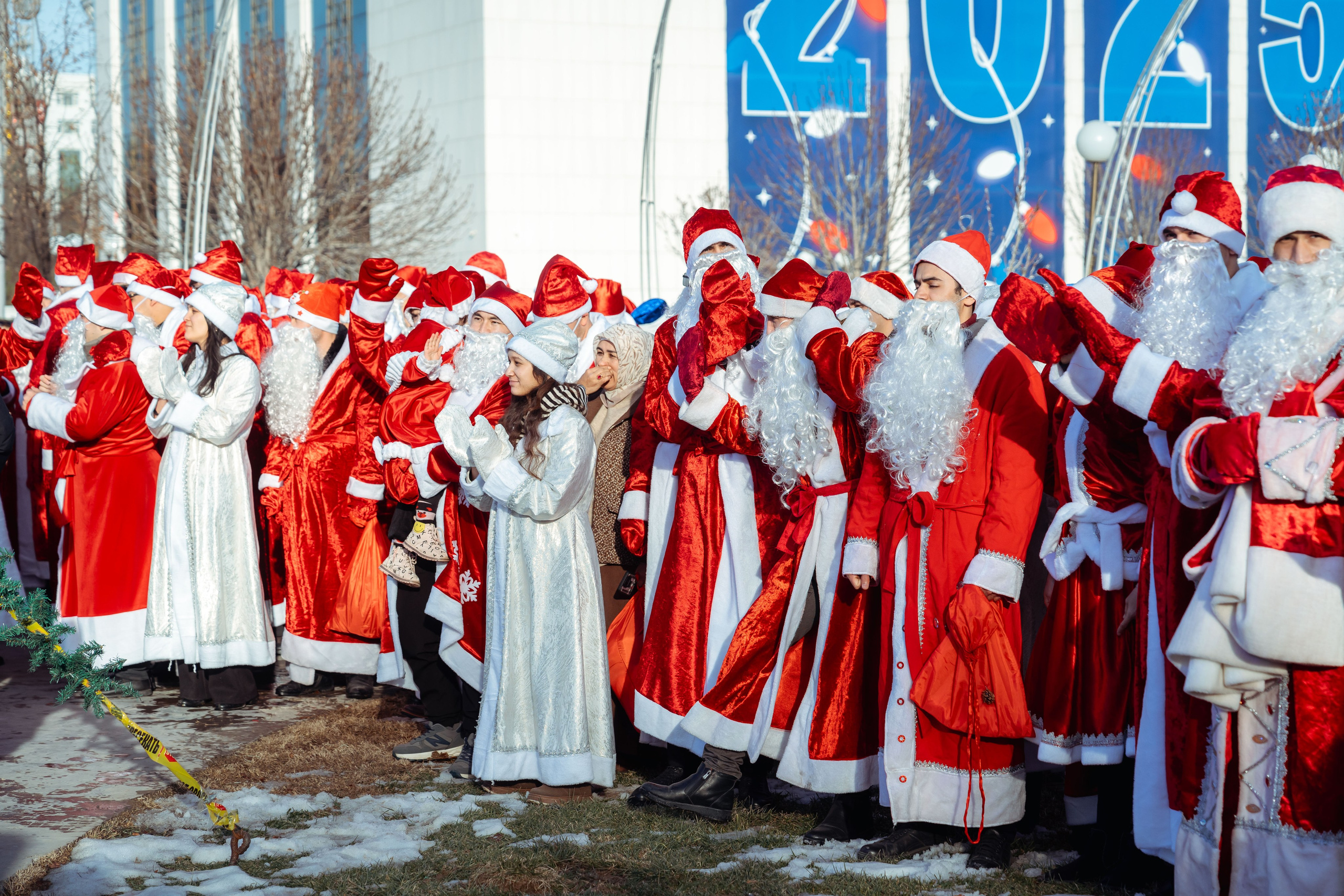 Парад Дедов Морозов. Георгий Намазов | Фотограф в Ташкенте