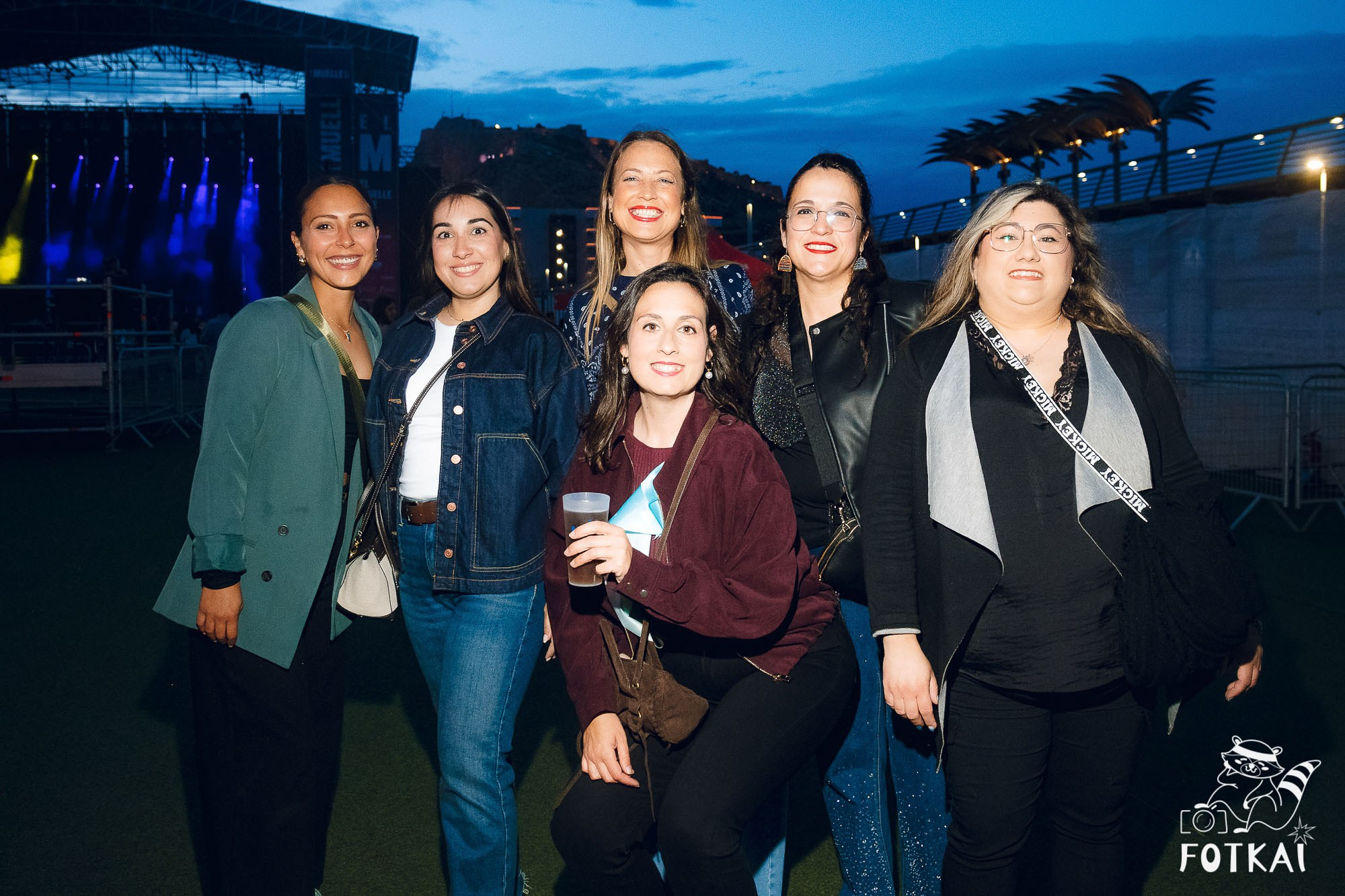 Marta Santos — Fotos del concierto en Alicante 2026: pop flamenco en El Muelle Live | FOTKAI