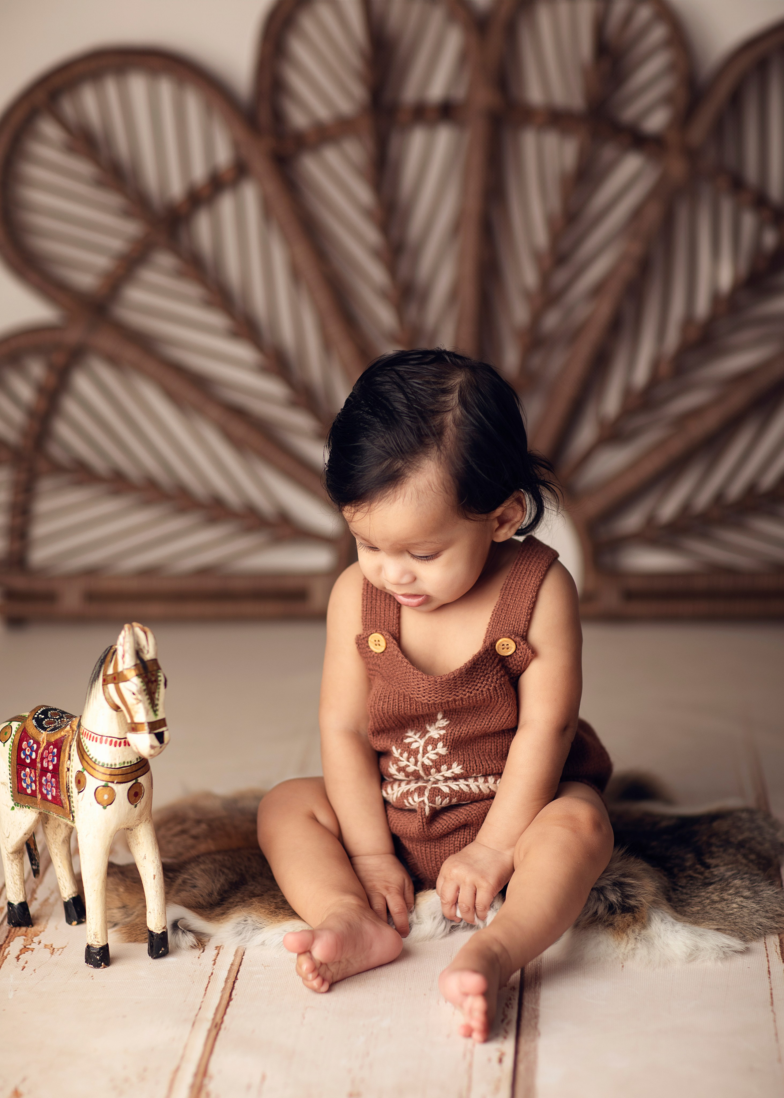 Vår fotostudio är perfekt för att dokumentera familjens glädje, med skratt och leenden från både barn och vuxna.