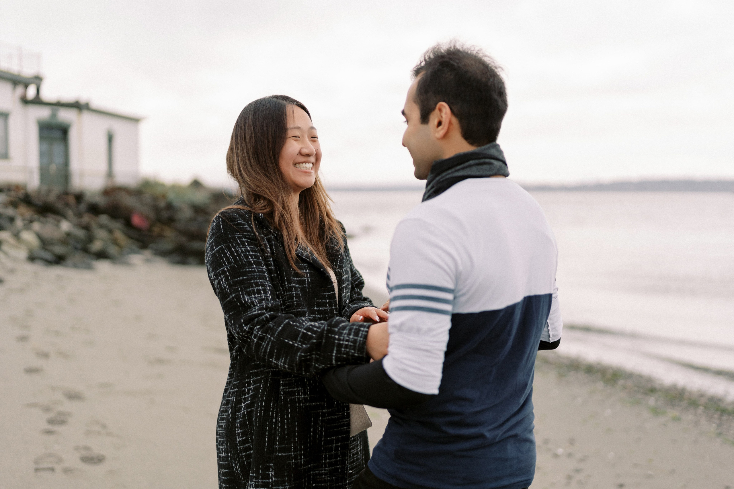 Proposal. December 2024. Alki Point Lighthouse, Washington state. EVAN ARISTOV WEDDING PHOTOGRAPHY — Seattle Wedding Photographer