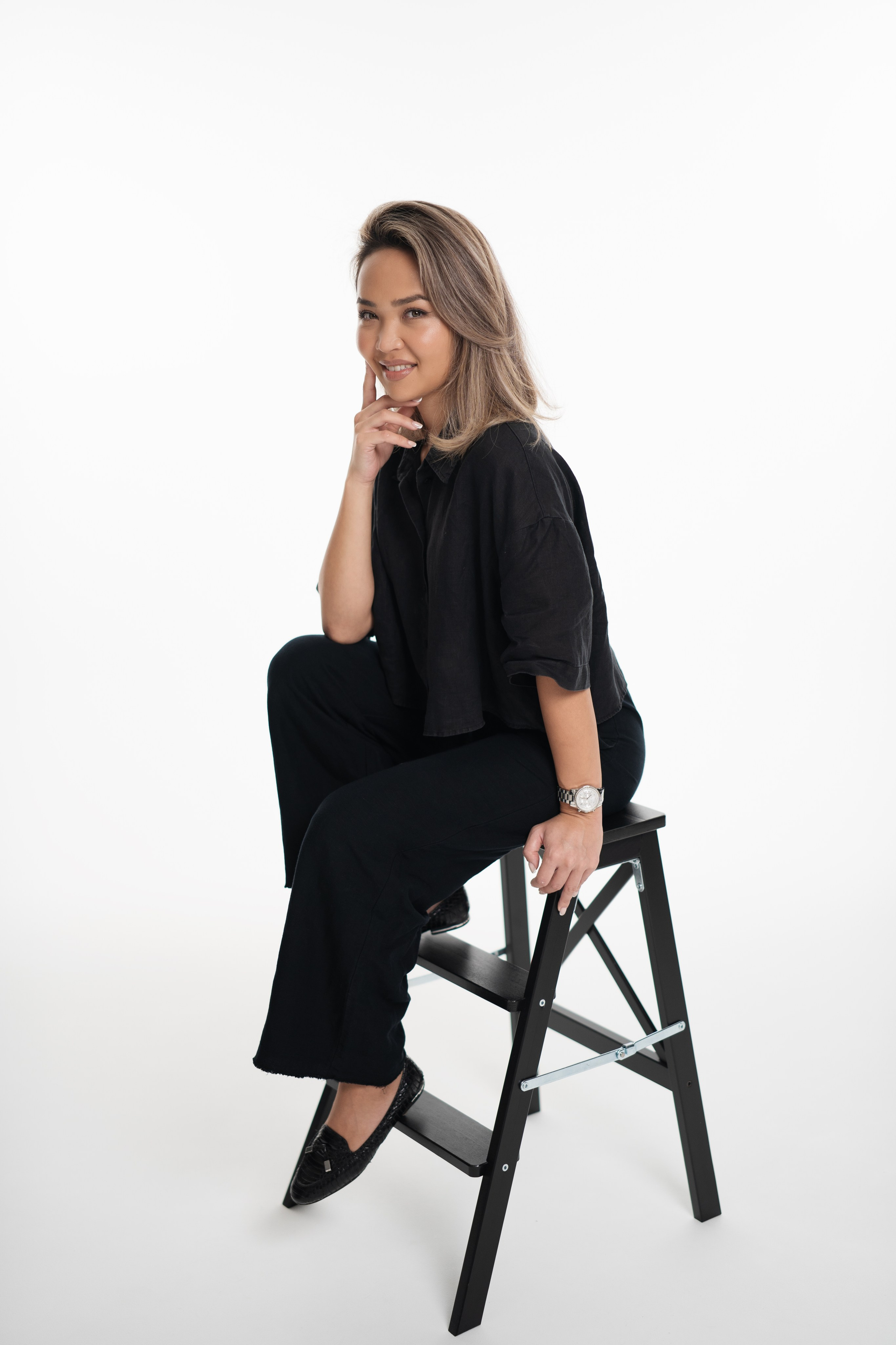 Personal Photoshoot in Abu Dhabi — Portraits That Reflect You. Mariia Safronova is your photographer in Abu Dhabi and Dubai