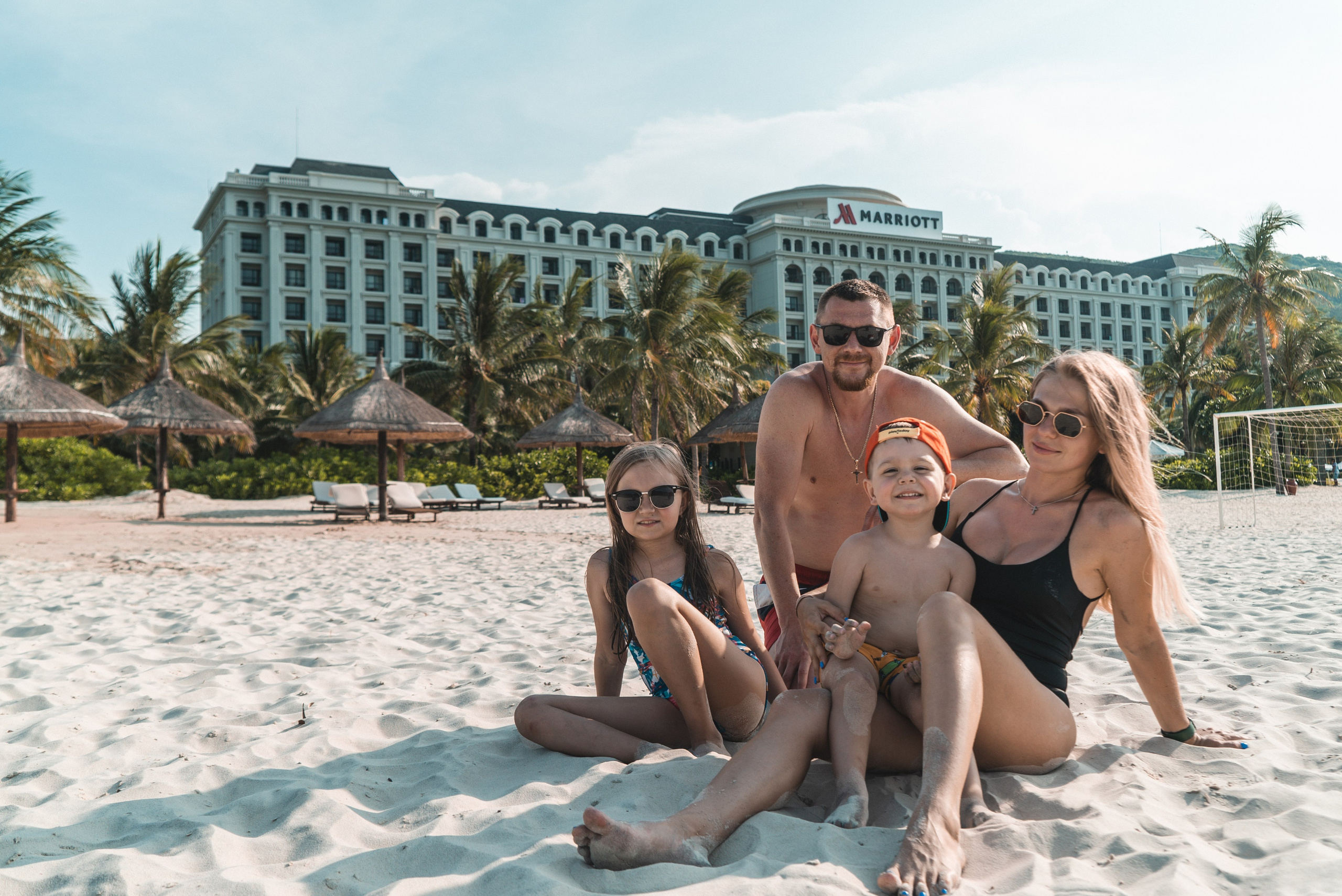 Семейная Marriott. Семейный фотограф в Нячанге. Прогулки, lovestory, свадебные, студийные съёмки