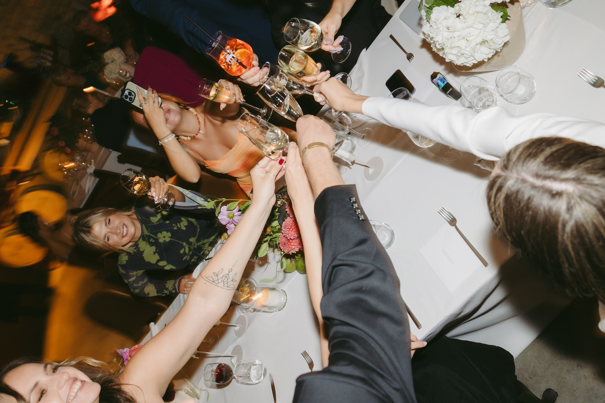 Miglė ir Mindaugas | 2024 | MIESTO VESTUVĖS. Vestuvių ir šeimų fotografė Lena Bondarenko / belove photo