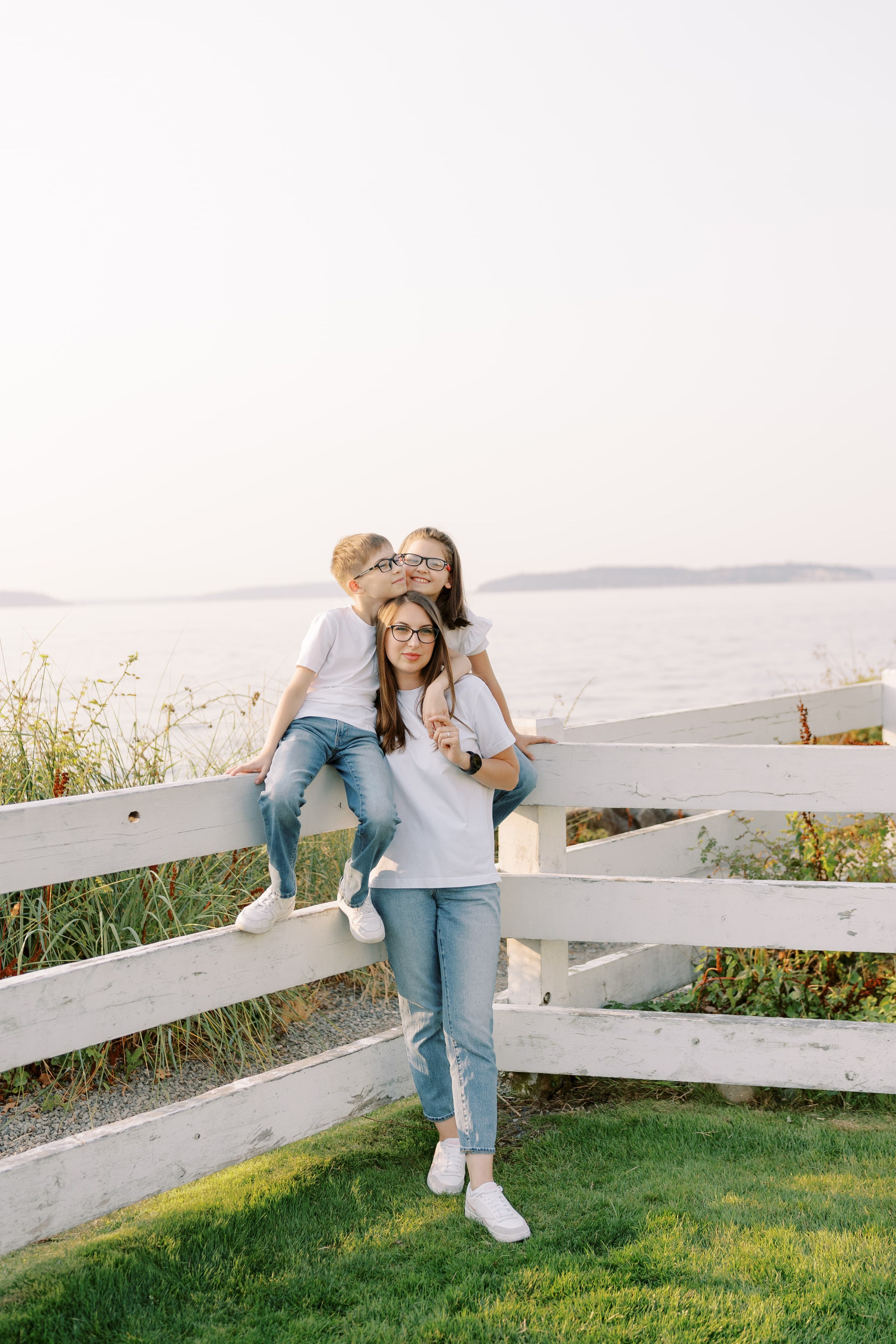 Family photoshoot. Vitalina with her family. August 2024. Lighthouse in Mukilteo. EVAN ARISTOV WEDDING PHOTOGRAPHY — Seattle Wedding Photographer
