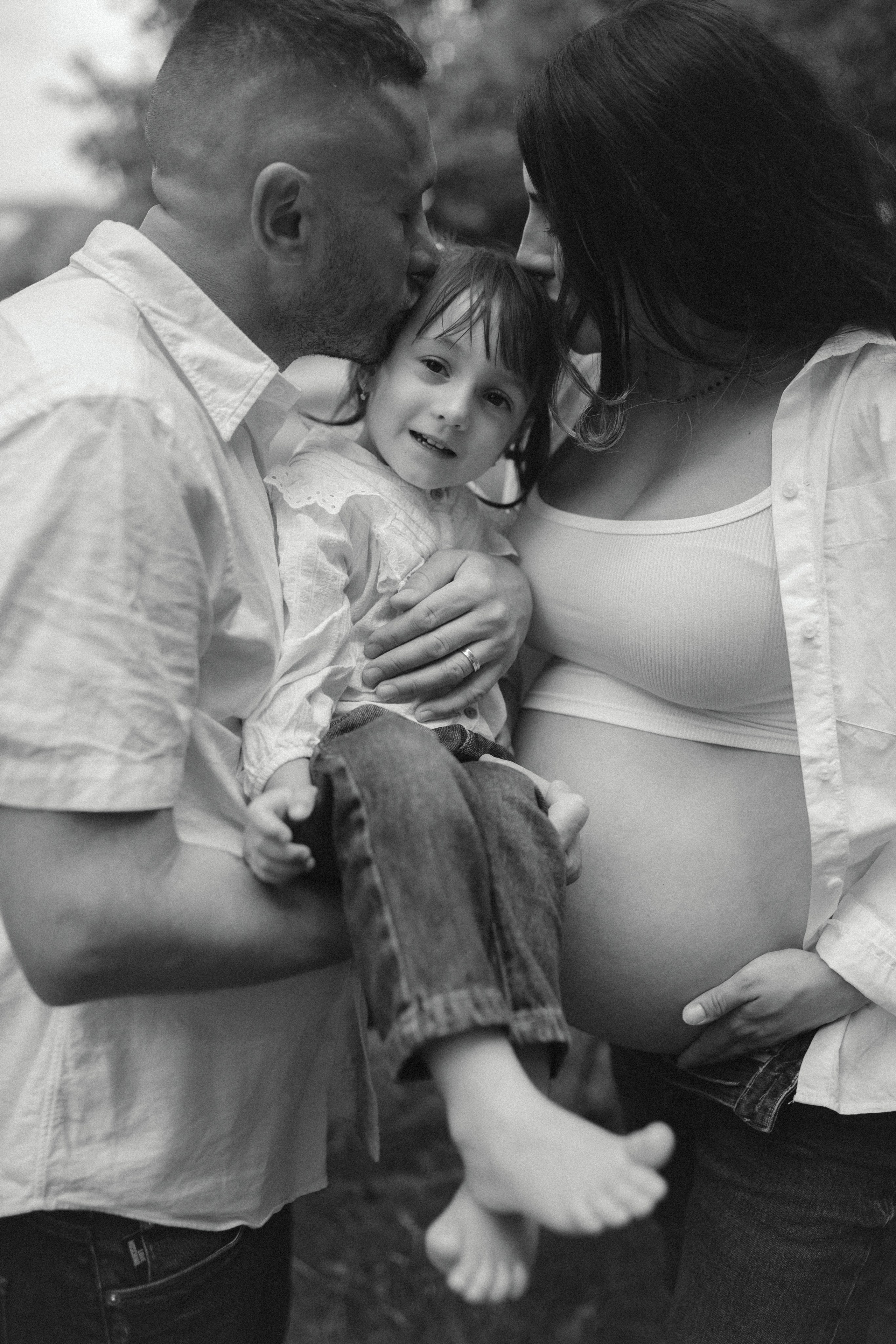 Growing life, holding love. Wedding and Portrait Photographer Evie Moon