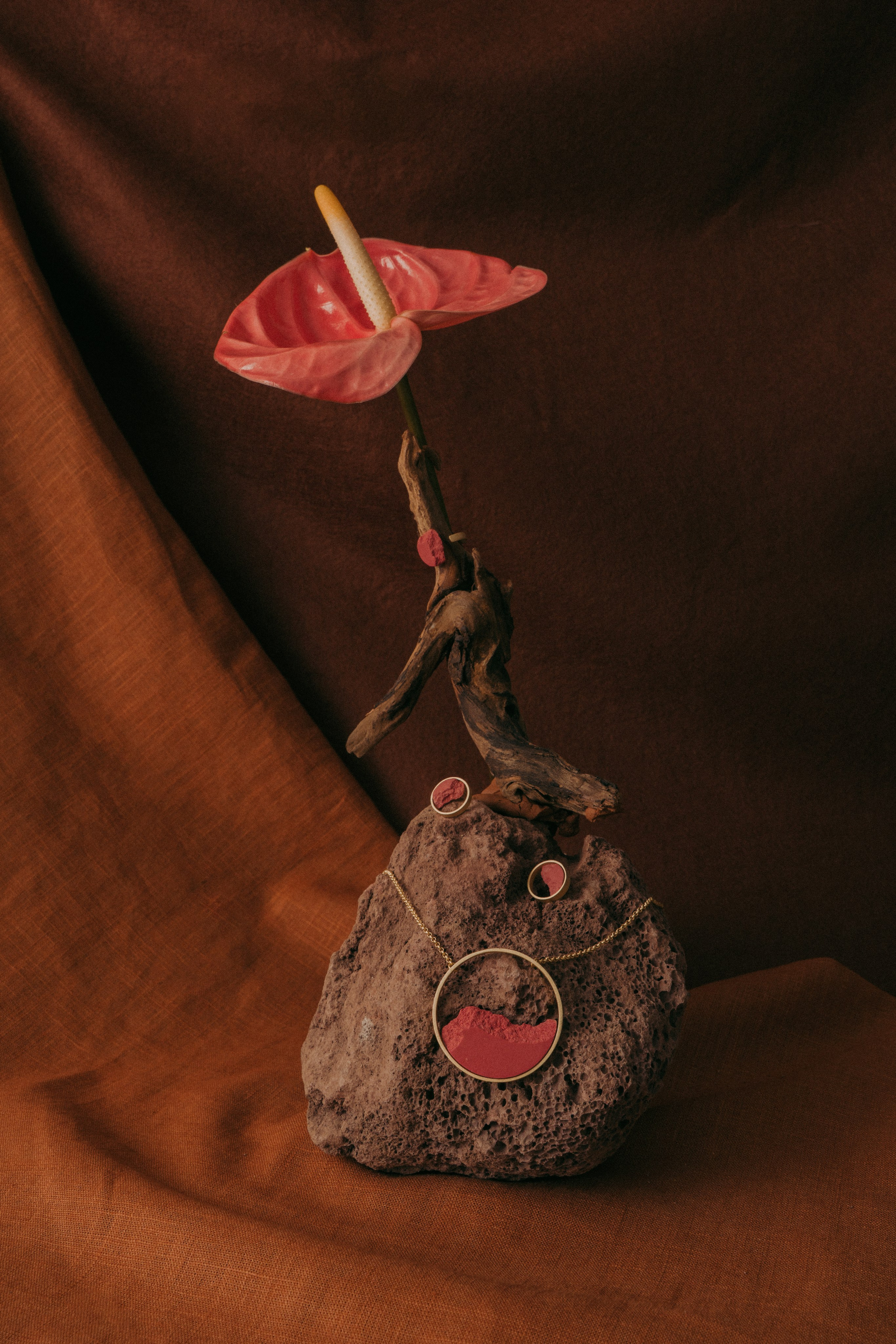 Joyería Lifestyle Barcelona: Fotografía de Marca DSNU. Creador de contenido visual en Barcelona | Dima Kit