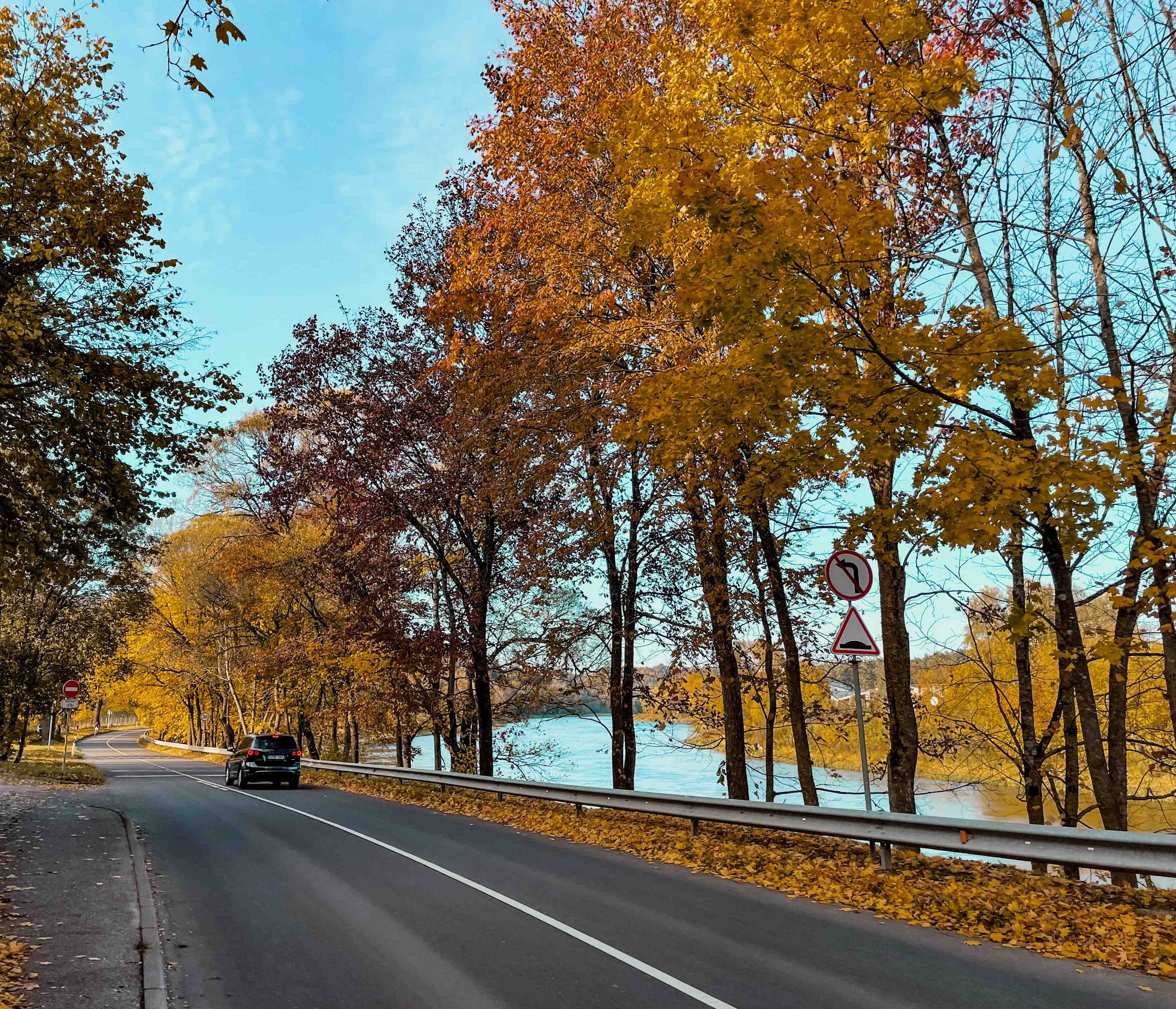 Best Autumn Photoshoot Locations in Vilnius: Top Spots to Capture the Fall Colors. Framed by Evelina | Destination Wedding Photographer from Lithuania | Europe