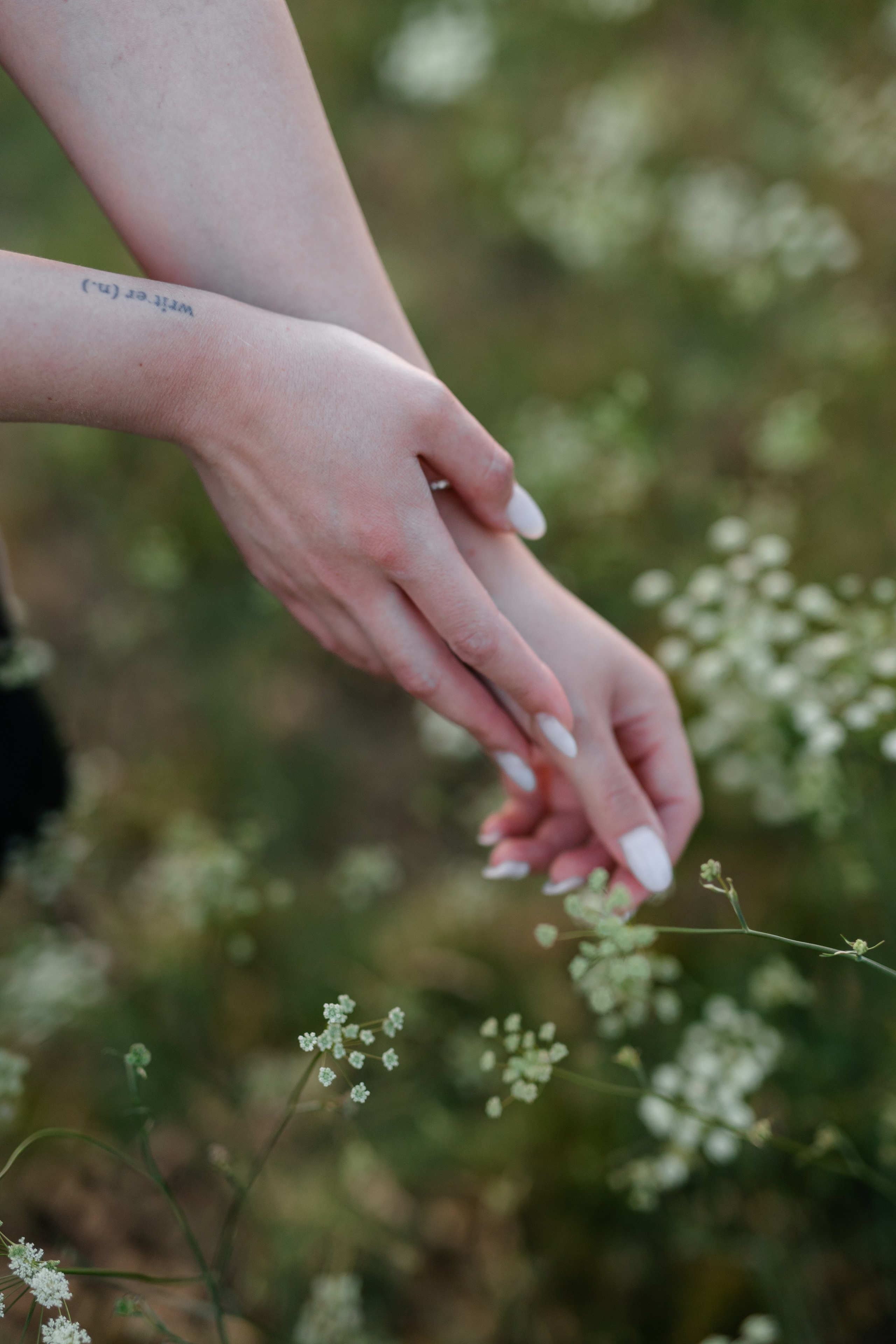 Laura — Portrait. Main