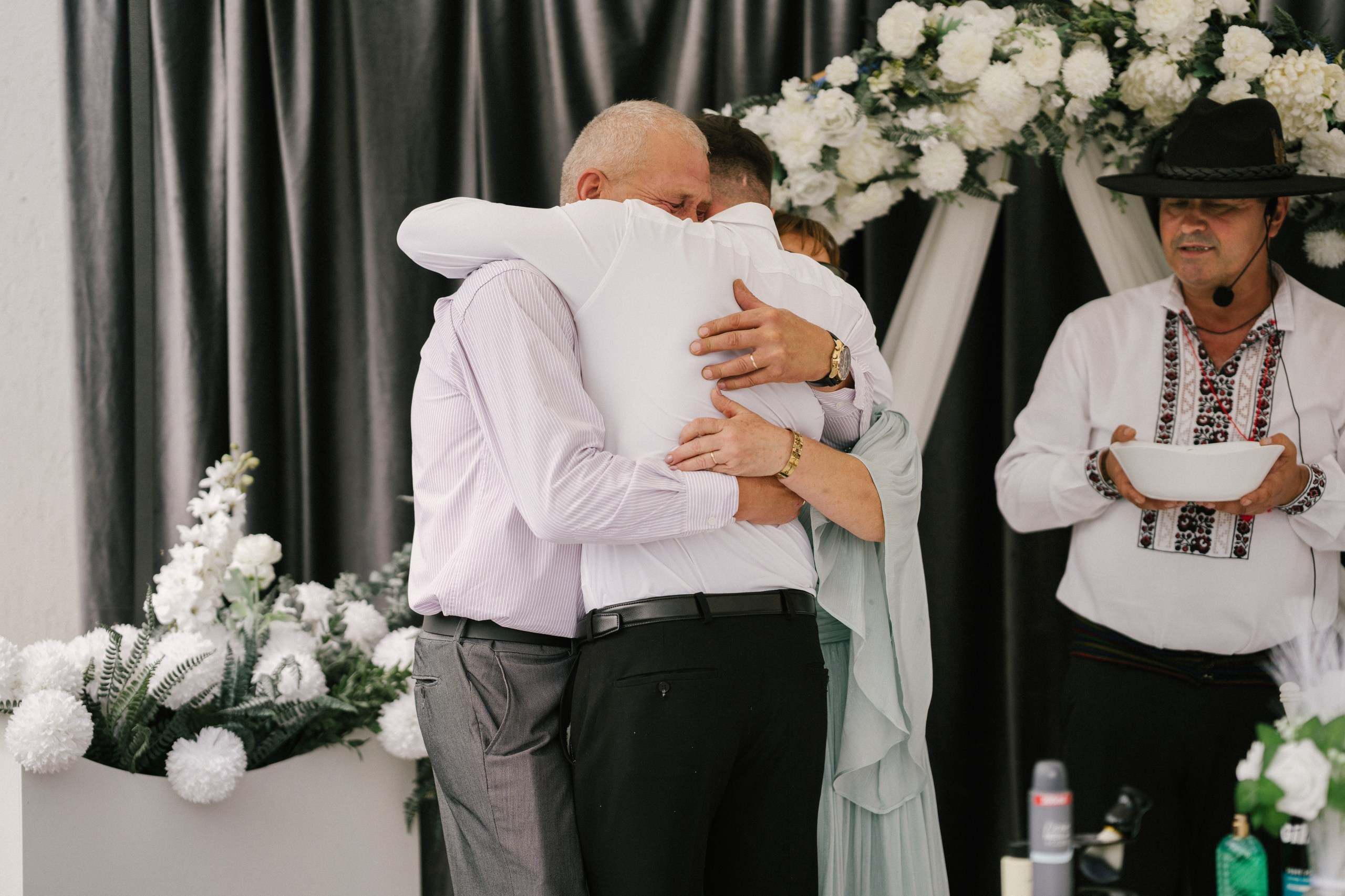 1. Mireasa Adriana în timpul pregătirilor de nuntă în Tudora Botoșani2. Costumul mirelui Ionuț fotografiat artistic în ziua nunții3. Prietenii mirelui la tradițiile de nuntă în Tudora4. Bărbieritul mirelui în cadrul obiceiurilor tradiționale de nuntă5. Fotografii de familie la biserică în ziua nunții6. Portret de familie cu mirii și copilul lor la nunta din Botoșani7. Primul dans al mirilor la Mariage Dor Baisa Botoșani8. Decor elegant de nuntă la Mariage Dor Baisa9. Emoții și tradiții la nunta din Tudora județul Botoșani10. Fotograf profesionist de nuntă în Botoșani surprinzând momente autentice - otograf-nunta-botosanifotograf-evenimente-botosanifotograf-profesionist-botosanifotograf-nunta-tudoranunta-tudora-botosanisedinta-foto-nunta-botosanipoze-nunta-botosanifotografii-nunta-tudorafotograf-cununie-religioasa-botosanibiserica-sfintii-imparati-constantin-si-elena-tudoramariage-dor-baisa-botosanirestaurant-nunta-botosanidansul-mirilor-mariage-dorpregatiri-mire-botosanipregatiri-mireasa-botosanitraditii-nunta-moldovaobiceiuri-nunta-tudorafotograf-familie-nunta-botosaniportret-miri-botosanigalerie-foto-nunta-botosanialbum-foto-nunta-botosaninunta-eleganta-botosaninunta-cu-traditii-botosanifotograf-premium-nunta-botosaniservicii-foto-video-botosanipoveste-de-nunta-botosanifotograf-documentar-nuntafotograf-natural-emotionalmiri-ionut-si-adriananunta-autentica-tudora -otograf-nunta-botosanifotograf-nunta-tudoranunta-tudora-botosanifotograf-evenimente-botosanifotograf-profesionist-botosaniservicii-foto-video-botosanigalerie-foto-nunta-botosanialbum-foto-nunta-botosani - nunta-autentica-botosaninunta-cu-traditii-botosanipoveste-de-nunta-botosanifotografii-emotionante-nuntamomente-autentice-nuntafotografie-documentara-nuntafotograf-natural-nunta- pregatiri-miri-tudorabiserica-tudora-botosanicununie-religioasa-tudoramariage-dor-baisa-botosanipetrecere-nunta-botosanivalsul-mirilor-botosani - alino-foto-studio-botosaniionut-si-adriana-nunta-tudorafotograf-alin-chirila-botosani