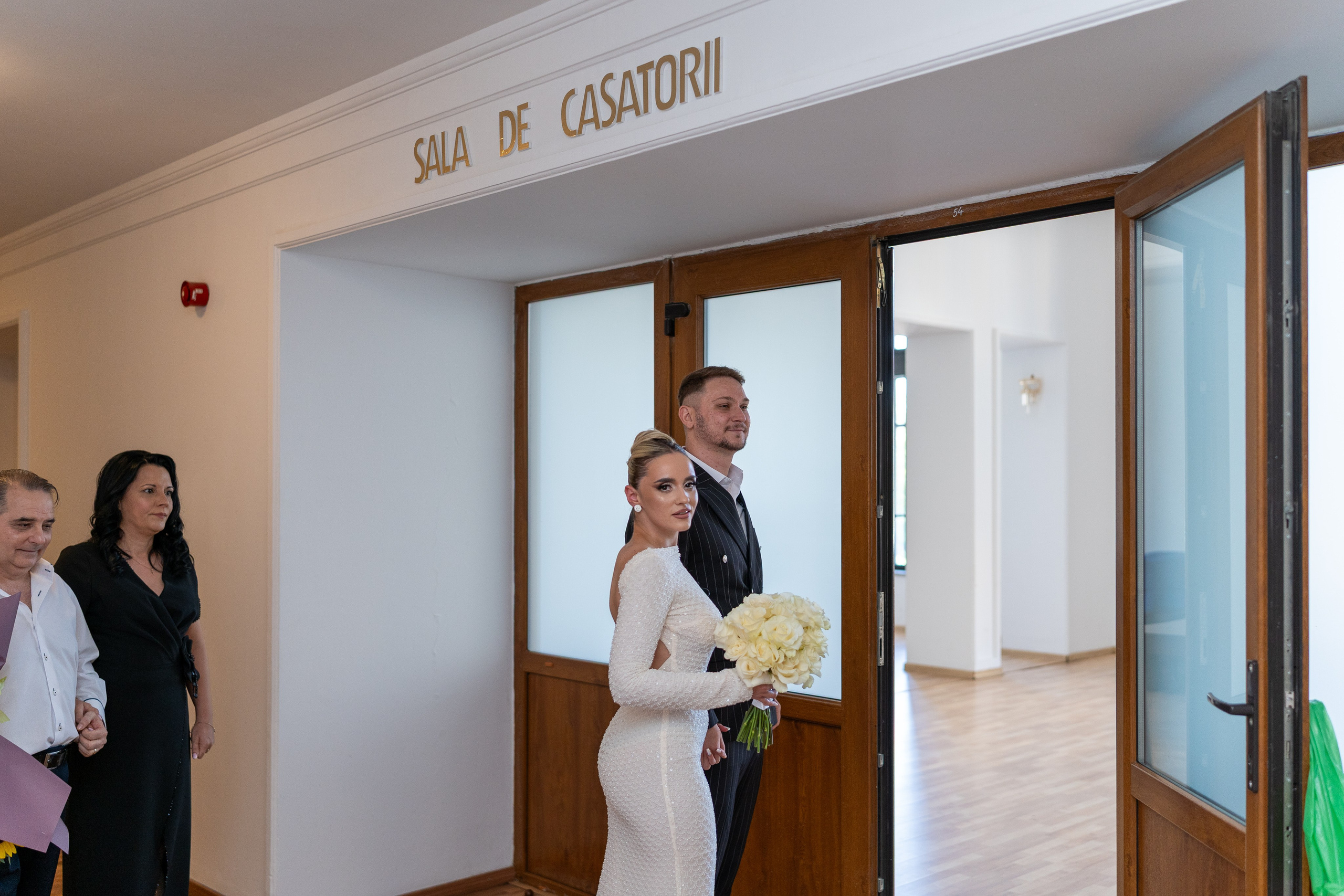 Cununia civilă a lui Tudor și Mădălina – eleganță, emoție și lumină. Event, portrait, and lifestyle photographer