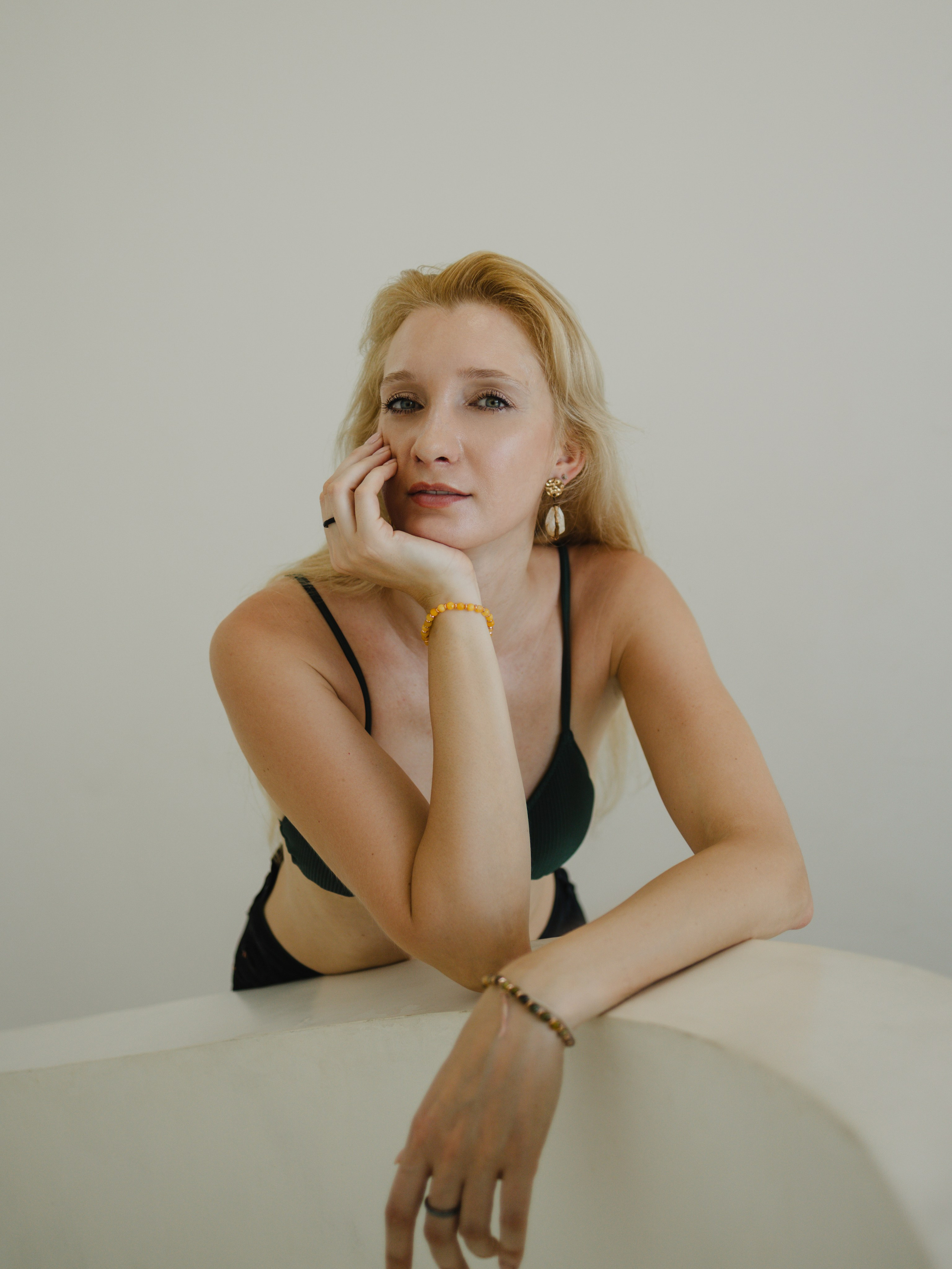 INDIVIDUAL WOMEN'S PHOTO SHOOT. HOME