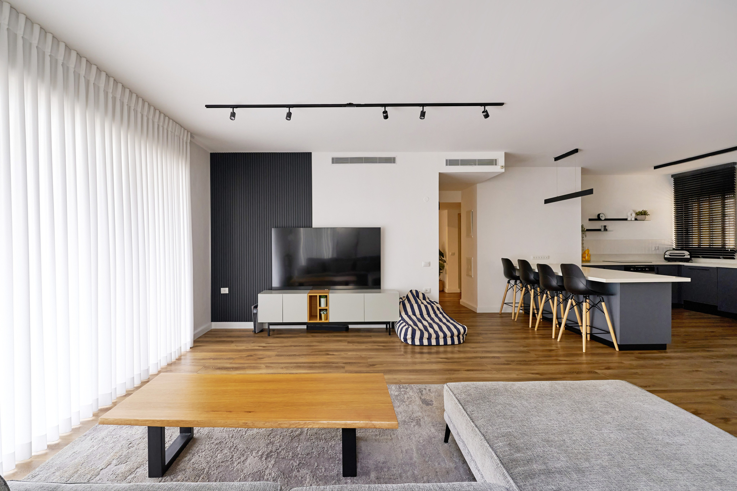 Interior. צלם אלכס ברט בישראל