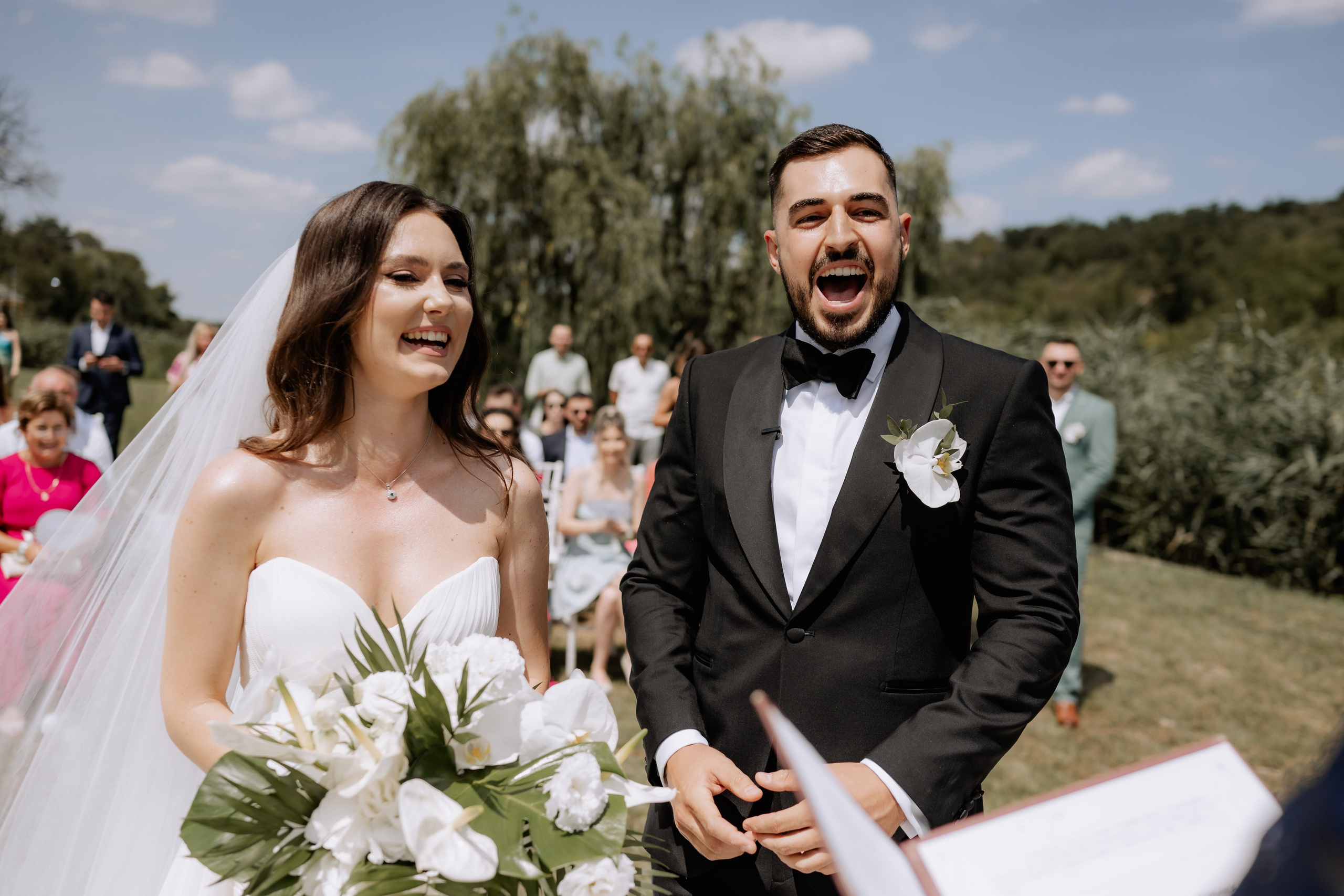 Cununie civila in aer liber , artificii de zi colorate , decor nunta , nunta la Hotel Traian. Proud Vision Weddings | Wedding Photography & Film — Servicii profesionale Foto Video Nunta Iasi