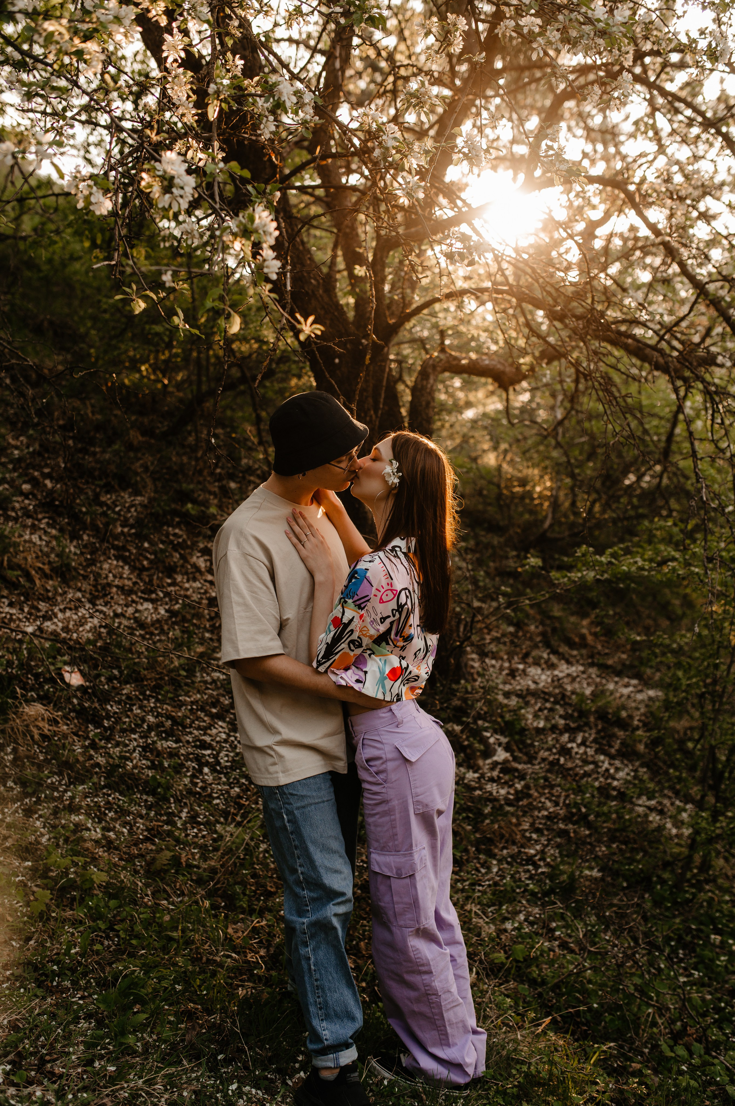 Sedinta foto la apus de primavara, copaci infloriti primavara. Proud Vision Weddings | Wedding Photography & Film — Servicii profesionale Foto Video Nunta Iasi