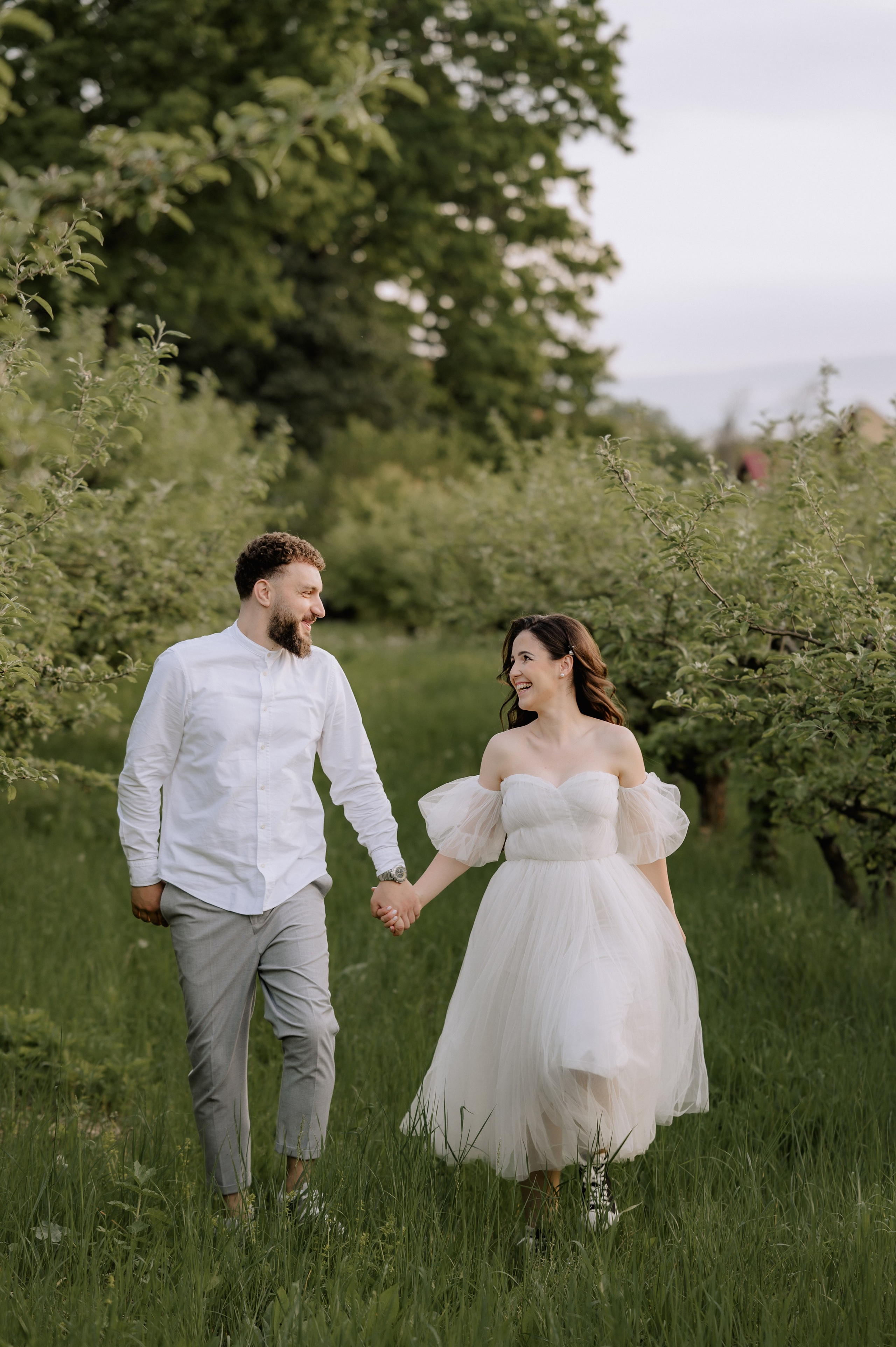 Magda + Andrei | Lovers in the garden. Proud Vision Weddings | Wedding Photography & Film — Servicii profesionale Foto Video Nunta Iasi