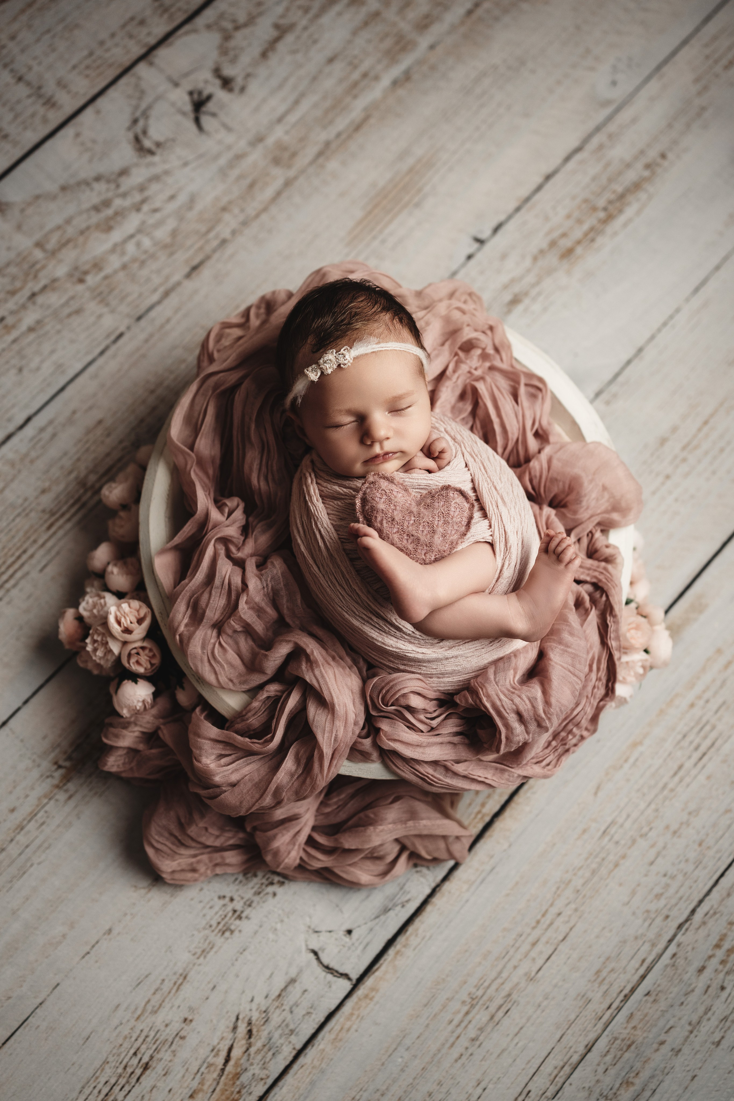Newborn Classic. Newborn, kids, family photographer based near Zurich, Switzerland