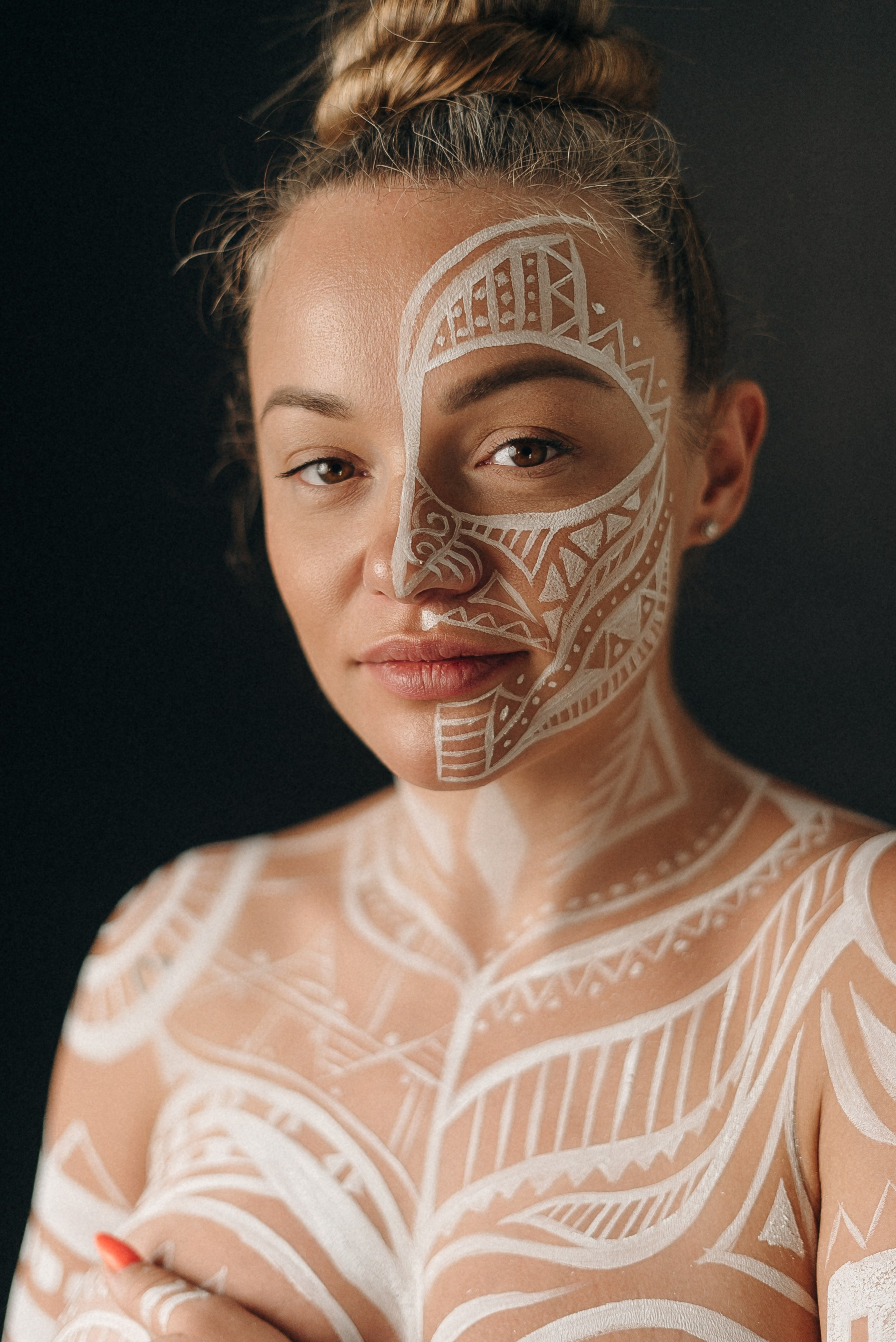 Maternity photoshoot with painted belly. Портретный и семейный фотограф в Лимассоле Кипр Анна Руссу