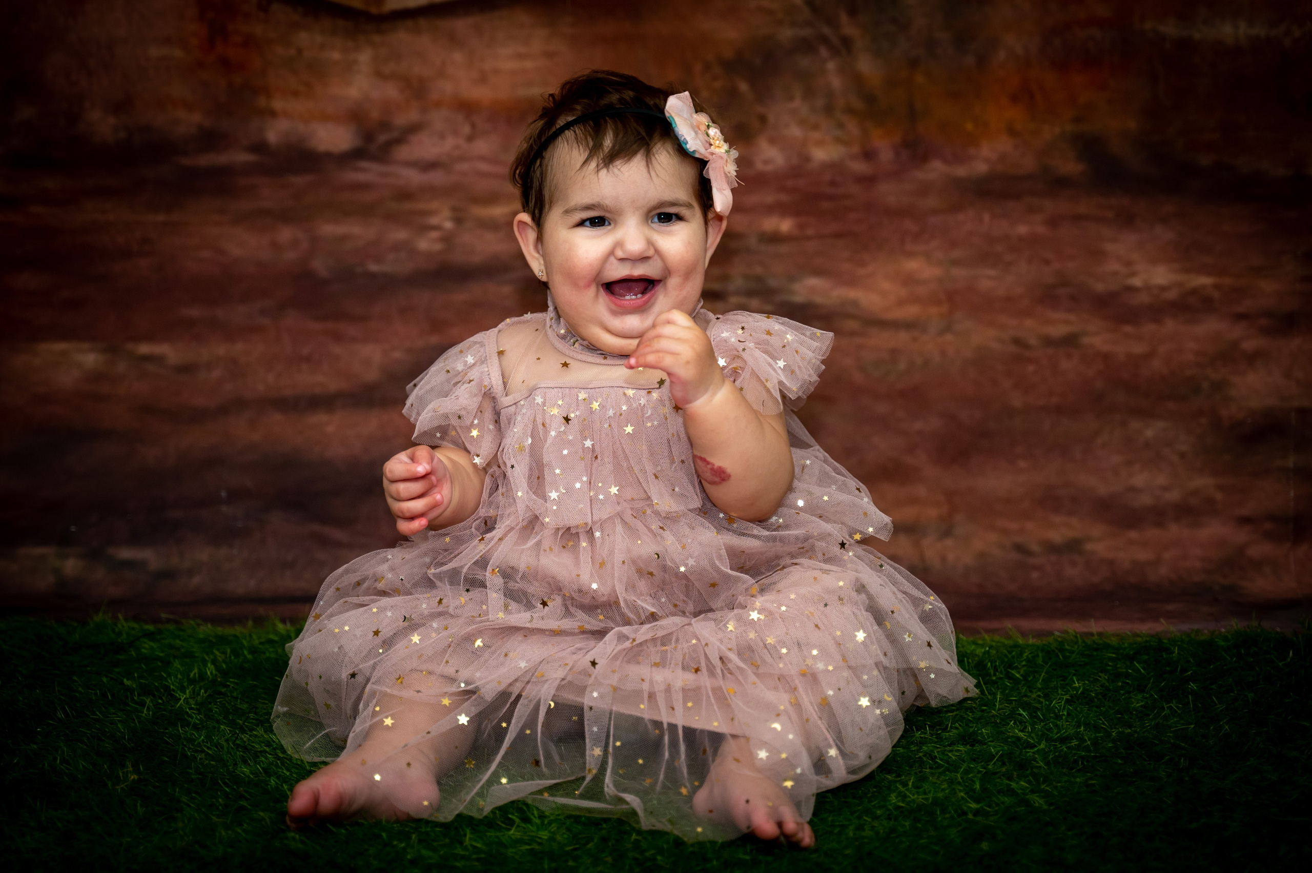 Smash the cake. Lucia Adam Family Photography