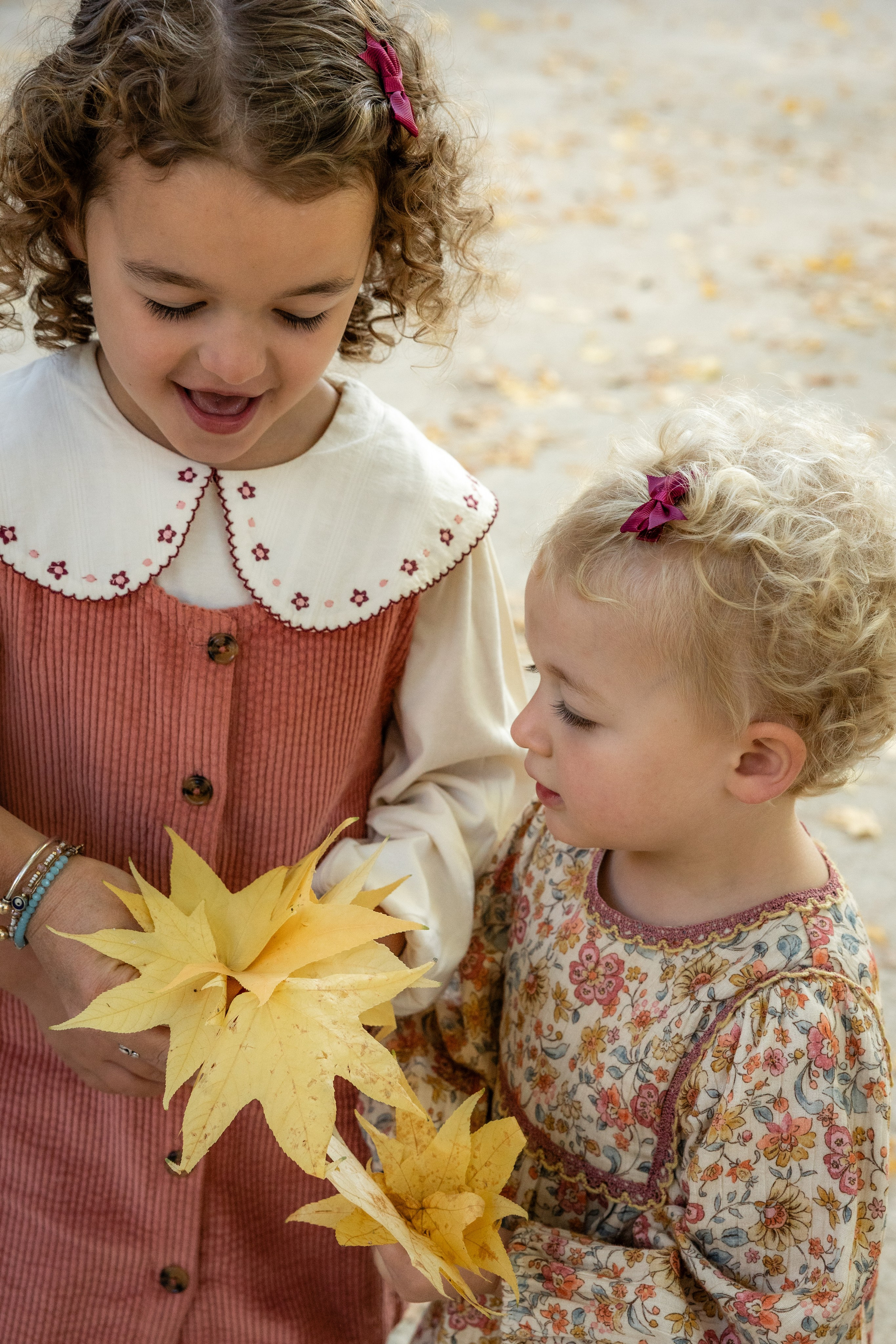Autumn Family photoshoot in Toulouse. Jardin des Plantes. Eugénie Smirnova — your photographer in Toulouse and southwest France