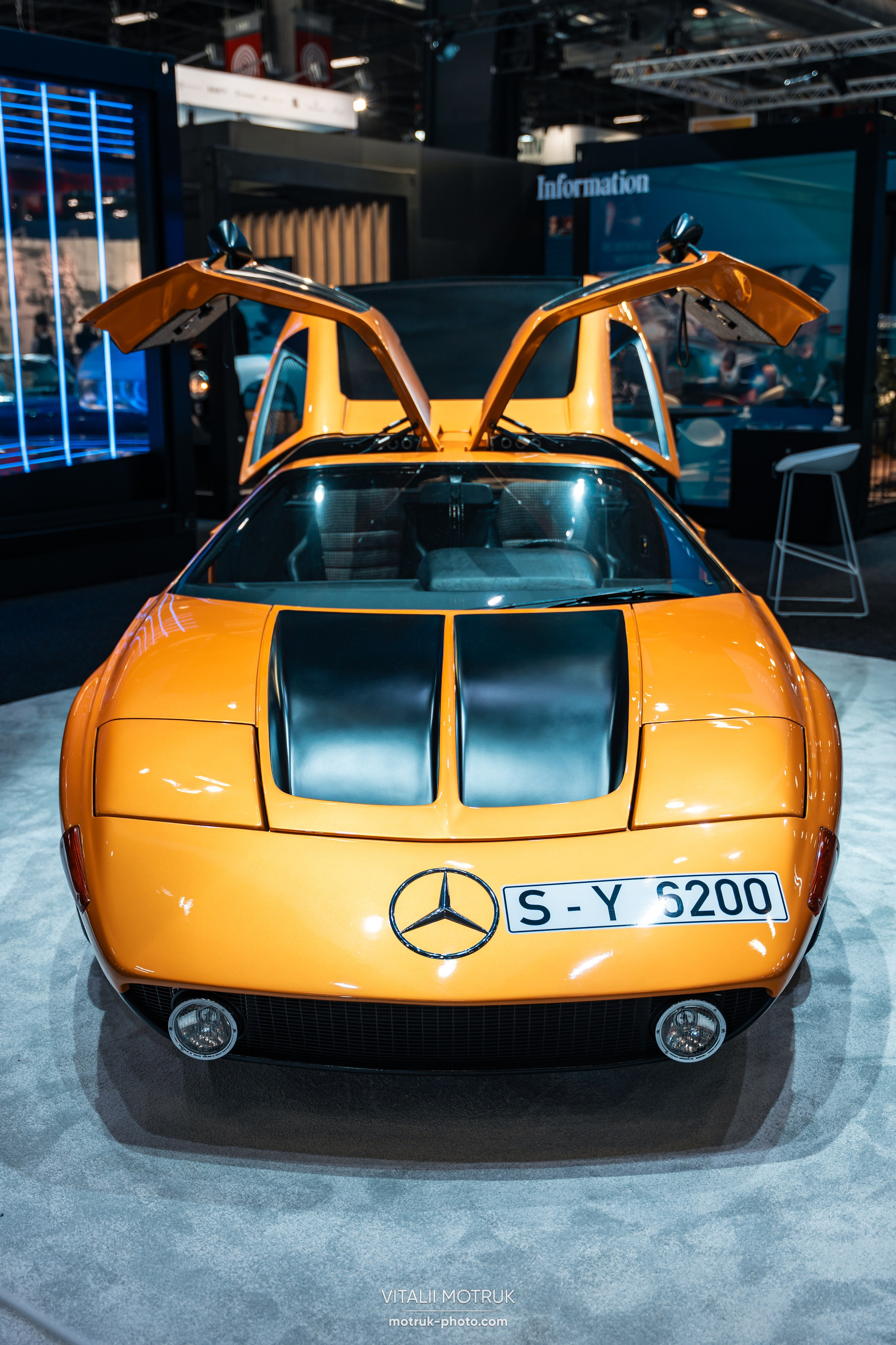 Retromobile 2025. Photographer in Paris — Vitalii Motruk