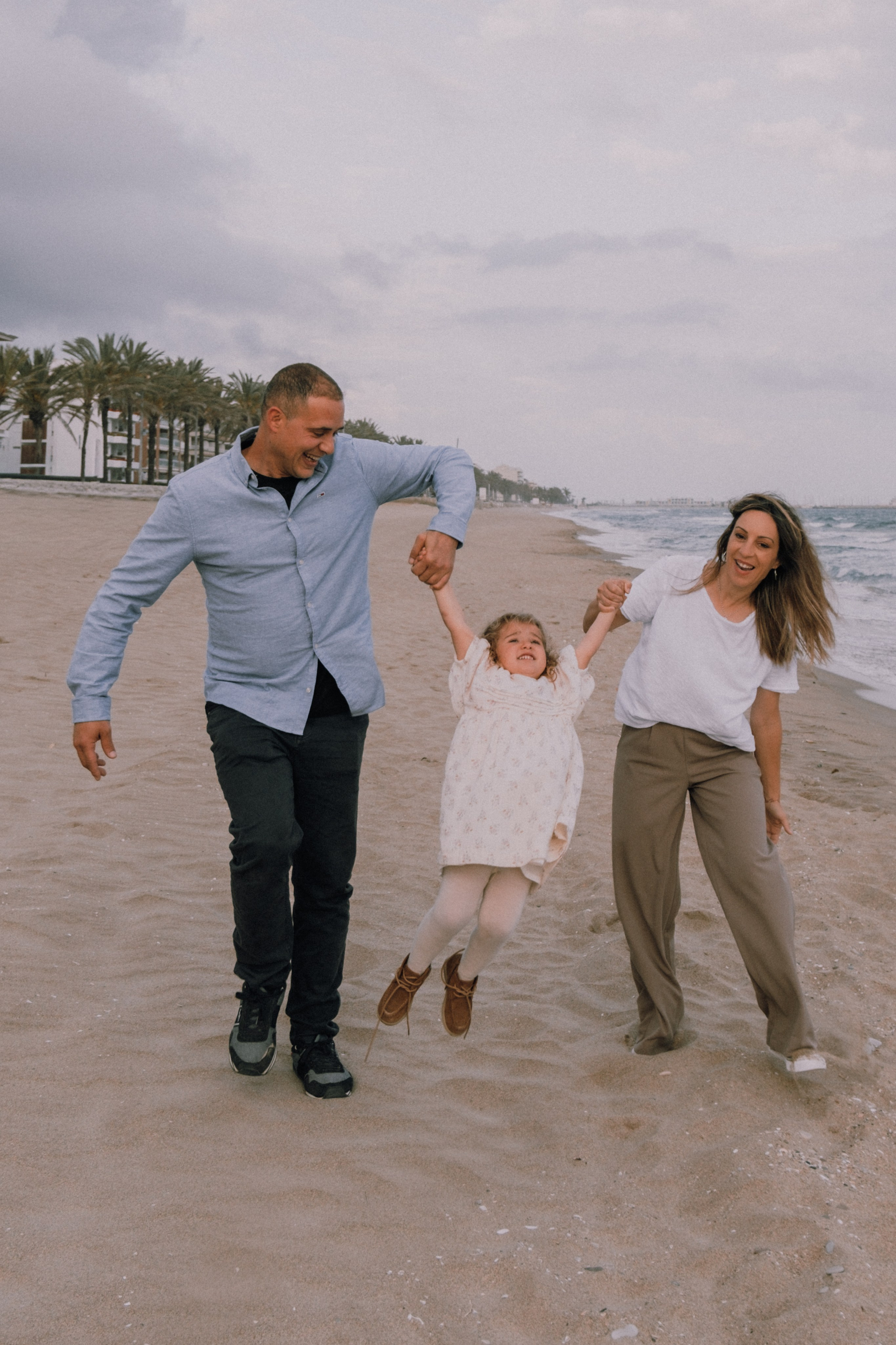 Семейная фотосессия на пляже. Профессиональная фотосъемка в Калафелле — Елена Медведева