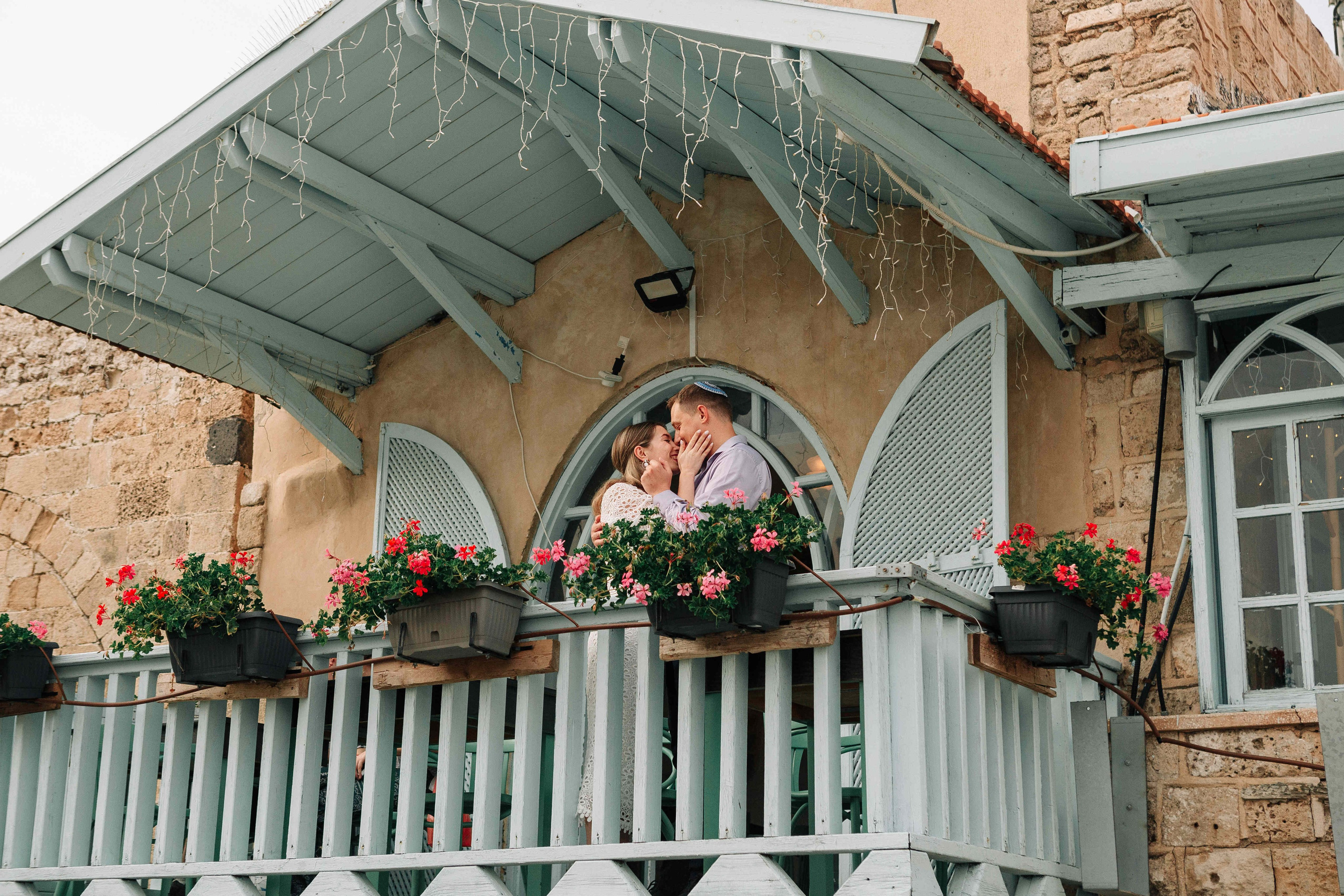 LOVERS IN JAFFO. PHOTOGRAPHER IN ISRAEL