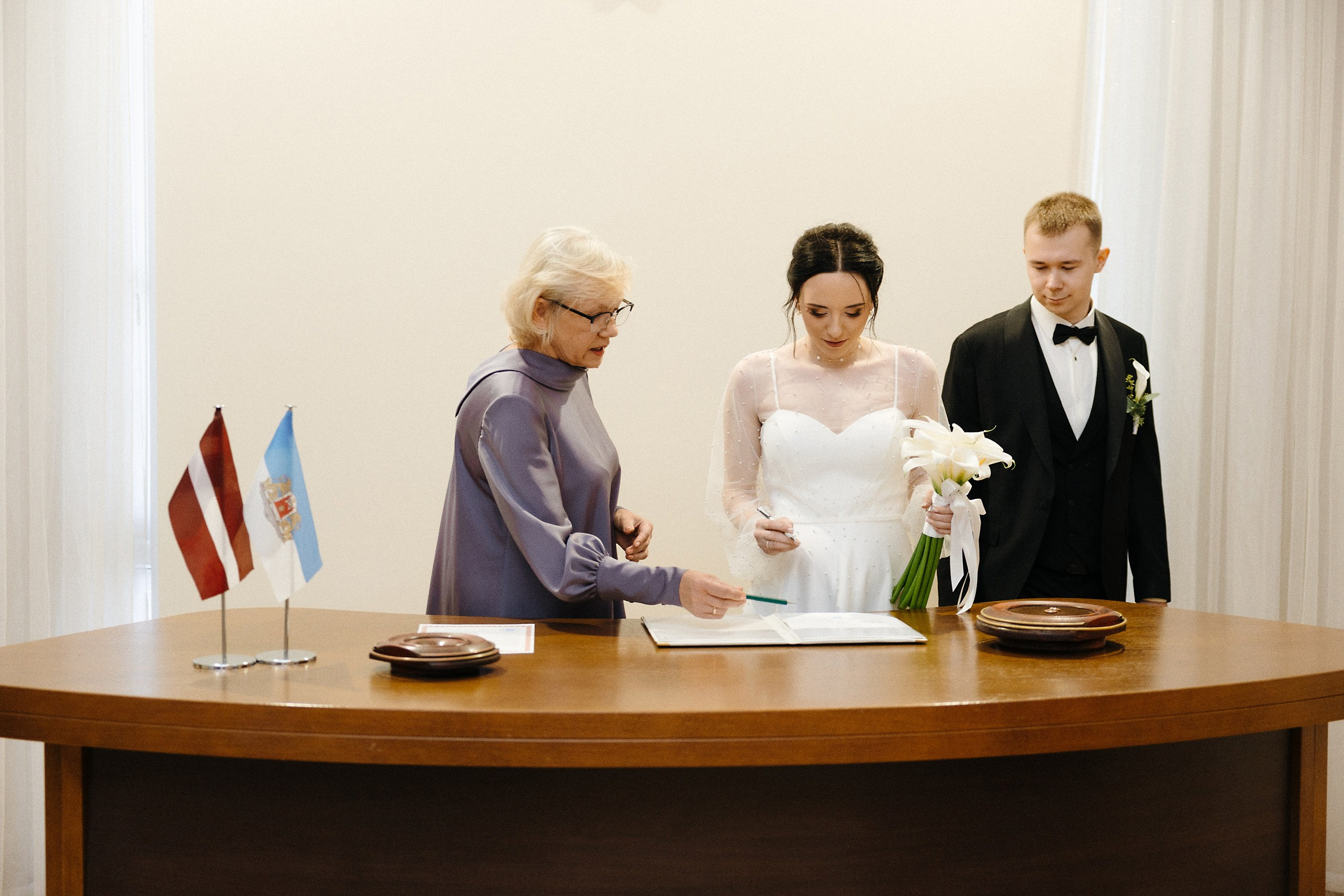 Яркая свадебная фотосессия в Доме Черноголовых, Рига, Латвия. Евгений Тимофеев | Свадебный и контент-фотограф и видеограф в Риге