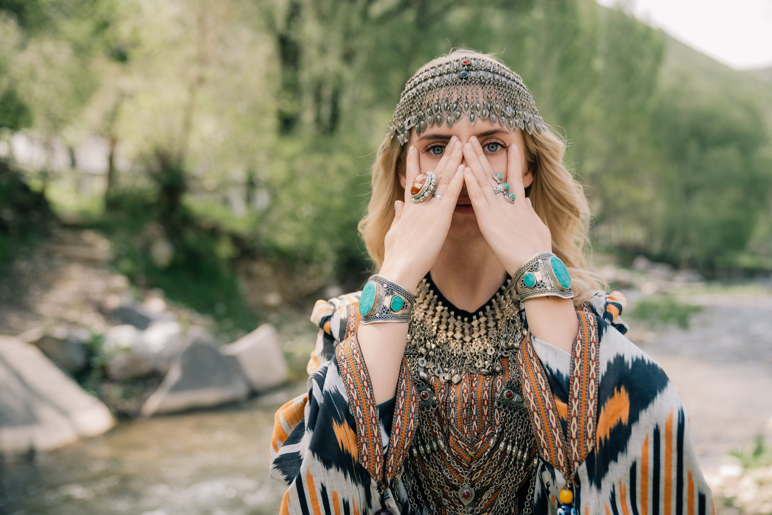 Предсвадебная съёмка в сердце Самарканда — Регистан, традиционная одежда.